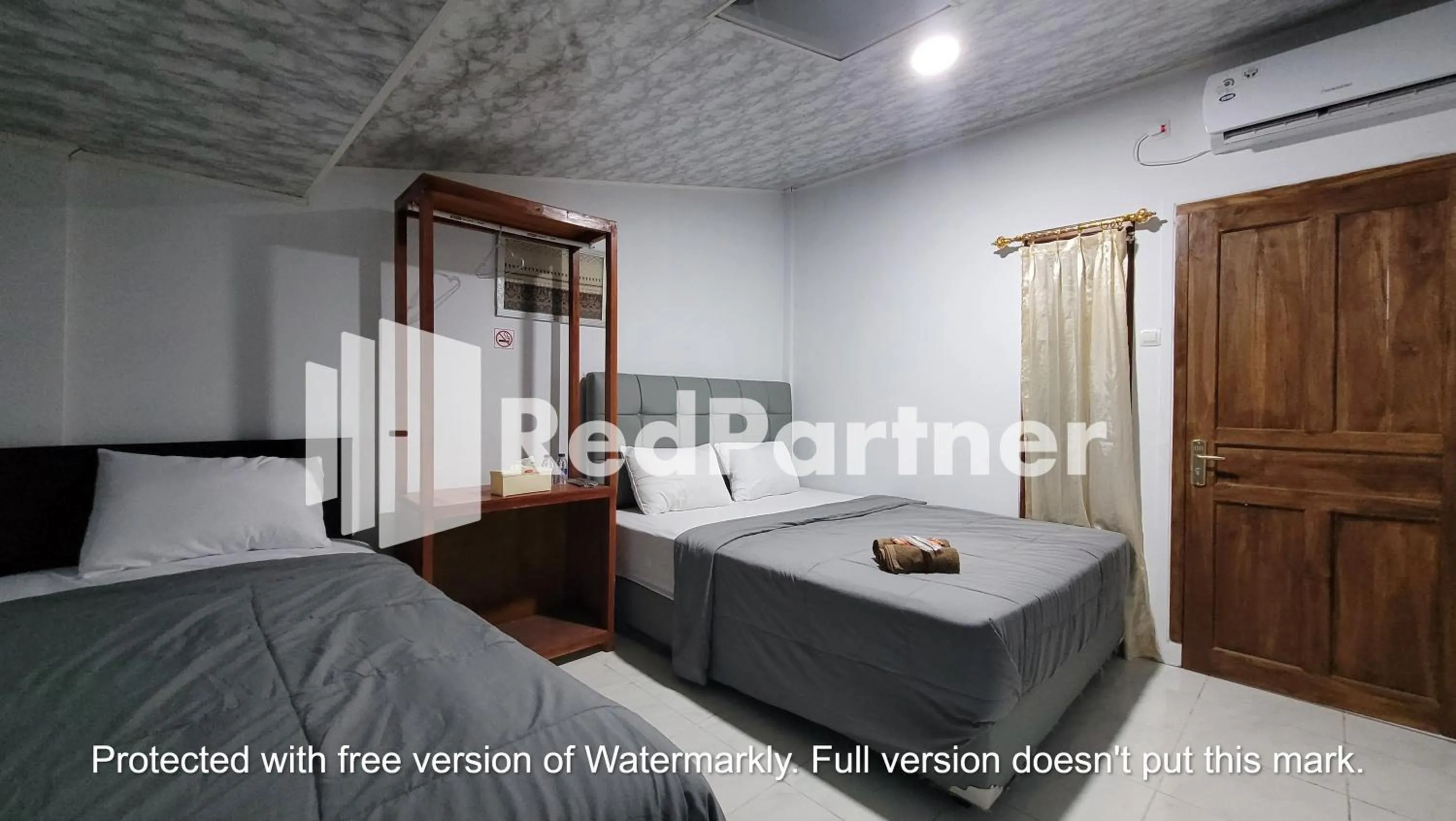 Bedroom, Bed in RedDoorz near Lippo Mall Yogyakarta 3