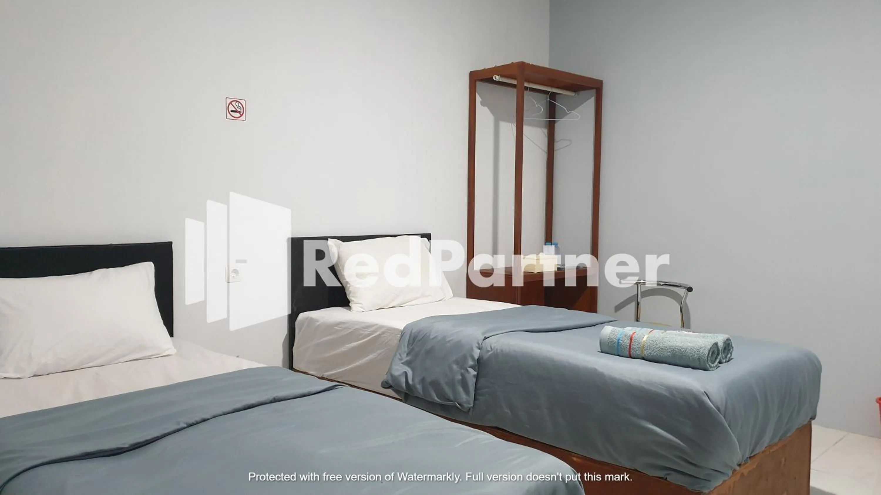 Bedroom, Bed in RedDoorz near Lippo Mall Yogyakarta 3