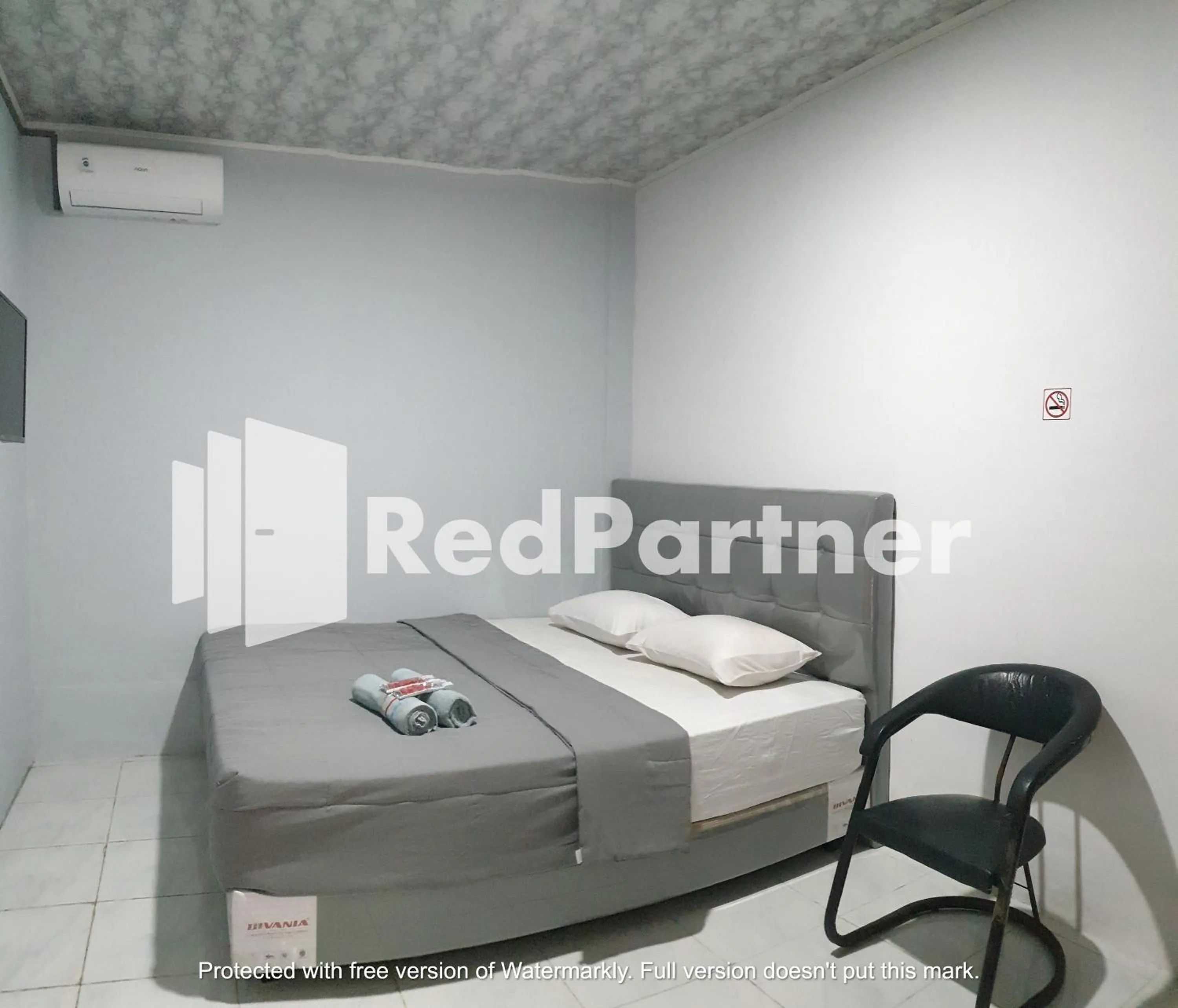 Bedroom, Bed in RedDoorz near Lippo Mall Yogyakarta 3