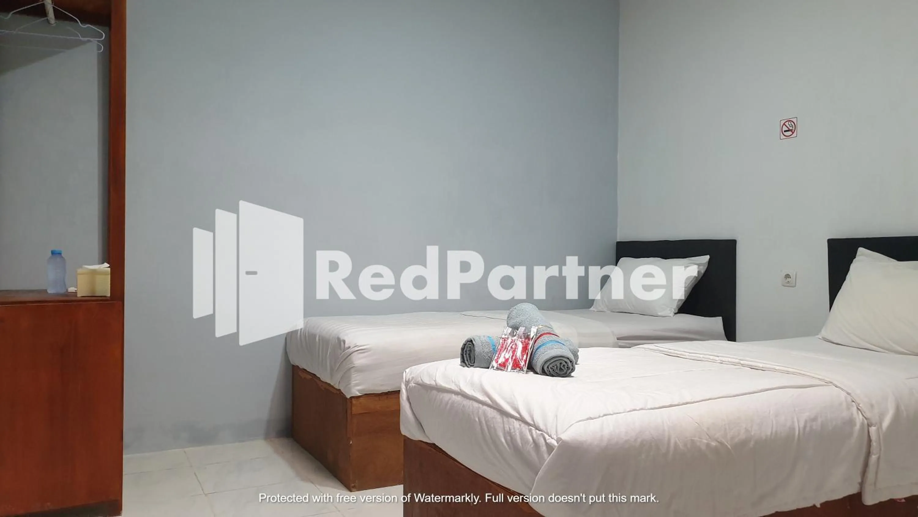 Bedroom, Bed in RedDoorz near Lippo Mall Yogyakarta 3