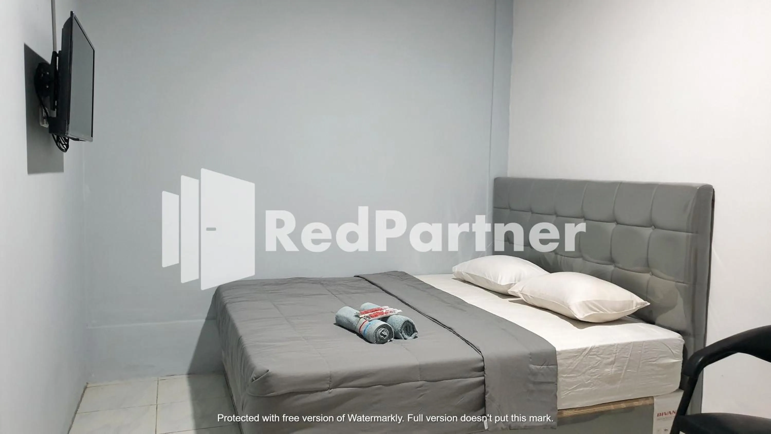 Bedroom, Bed in RedDoorz near Lippo Mall Yogyakarta 3