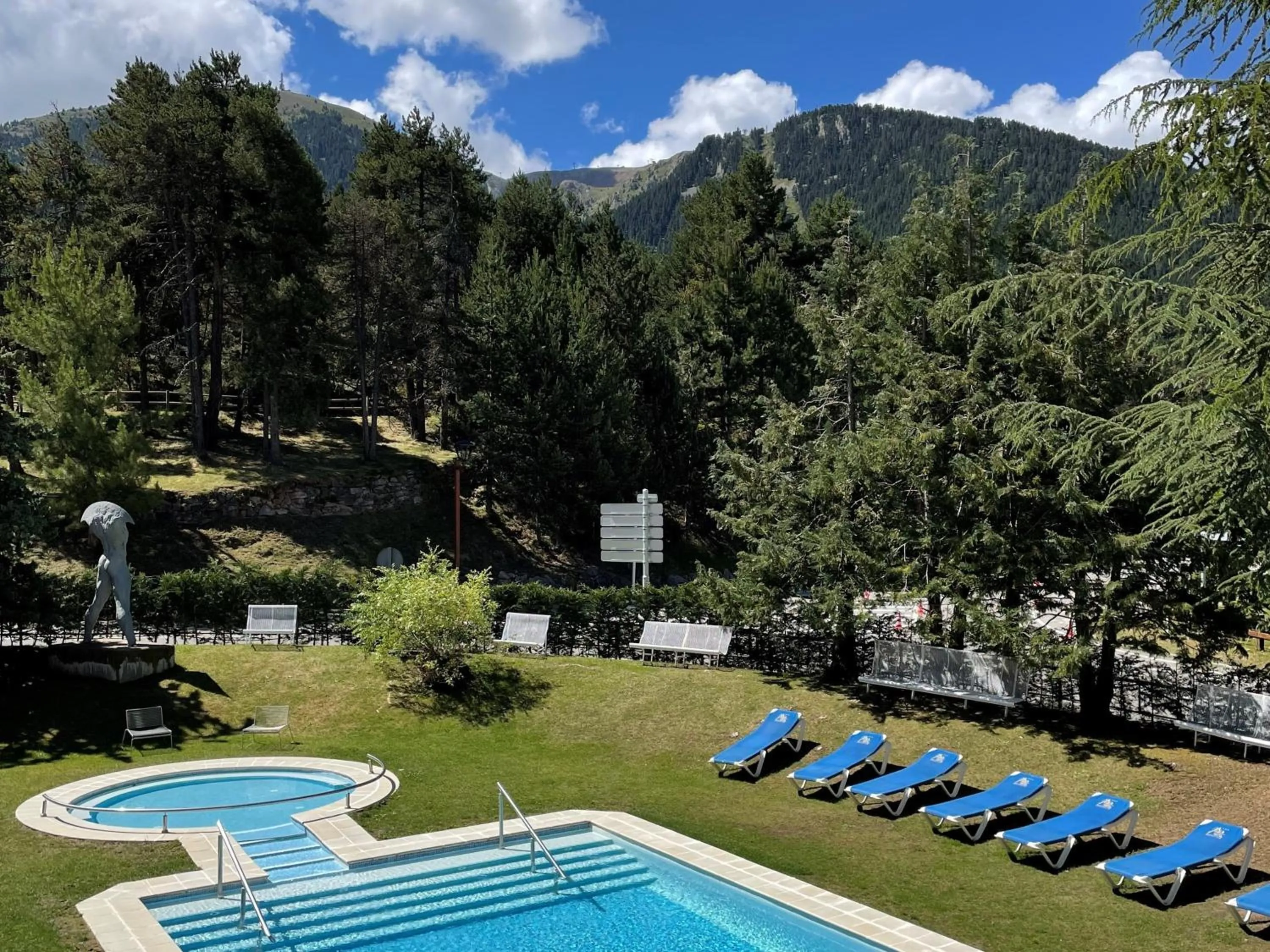 Swimming pool in Alp Hotel Masella