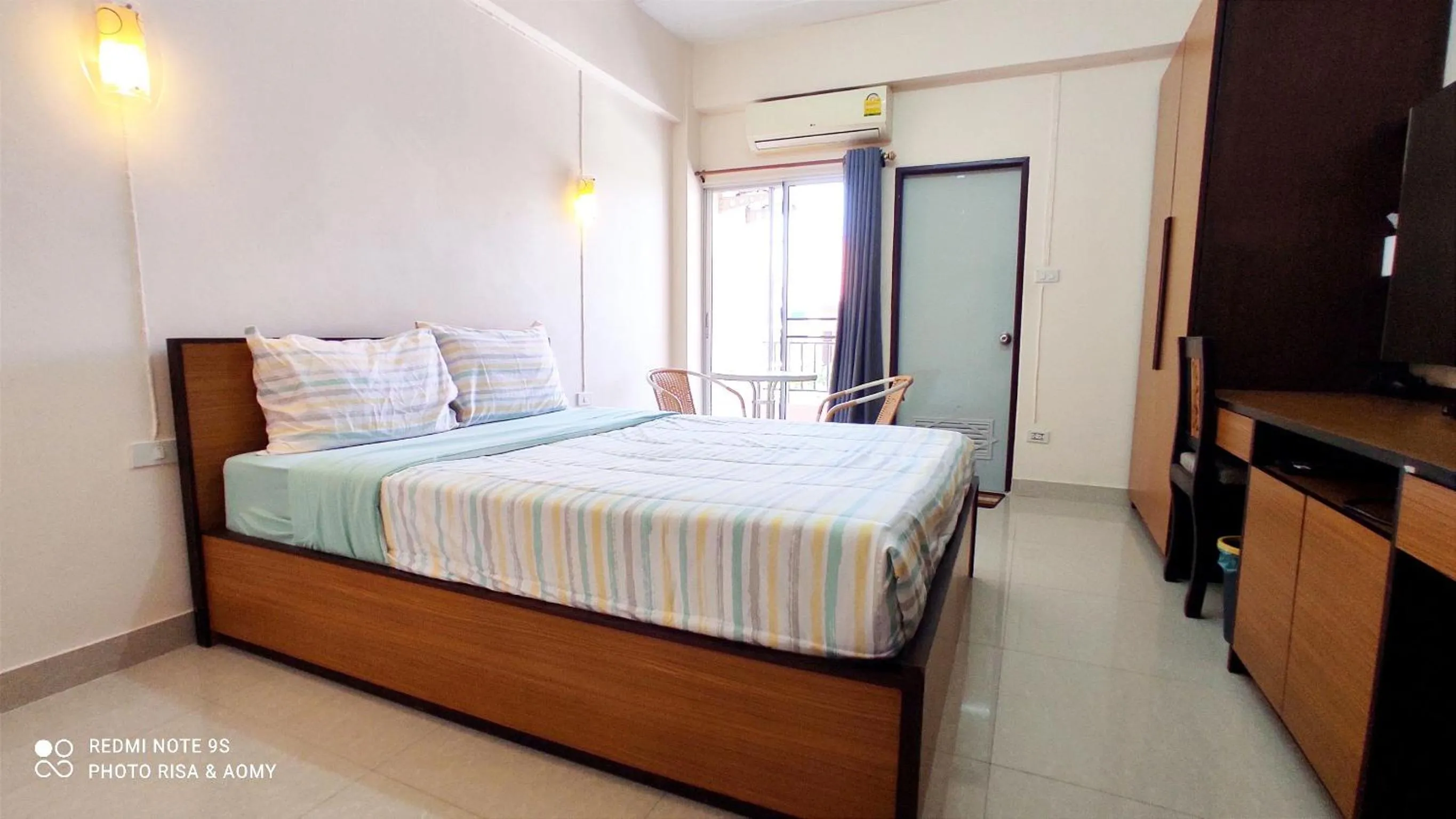 TV and multimedia, Bed in 66 Apartment