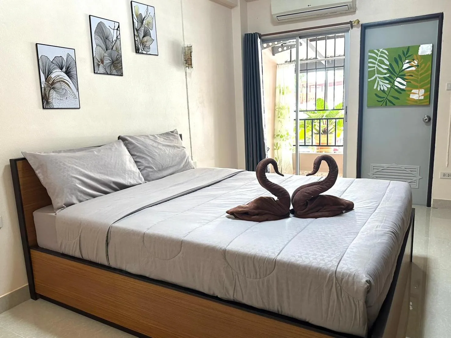 Photo of the whole room, Bed in 66 Apartment