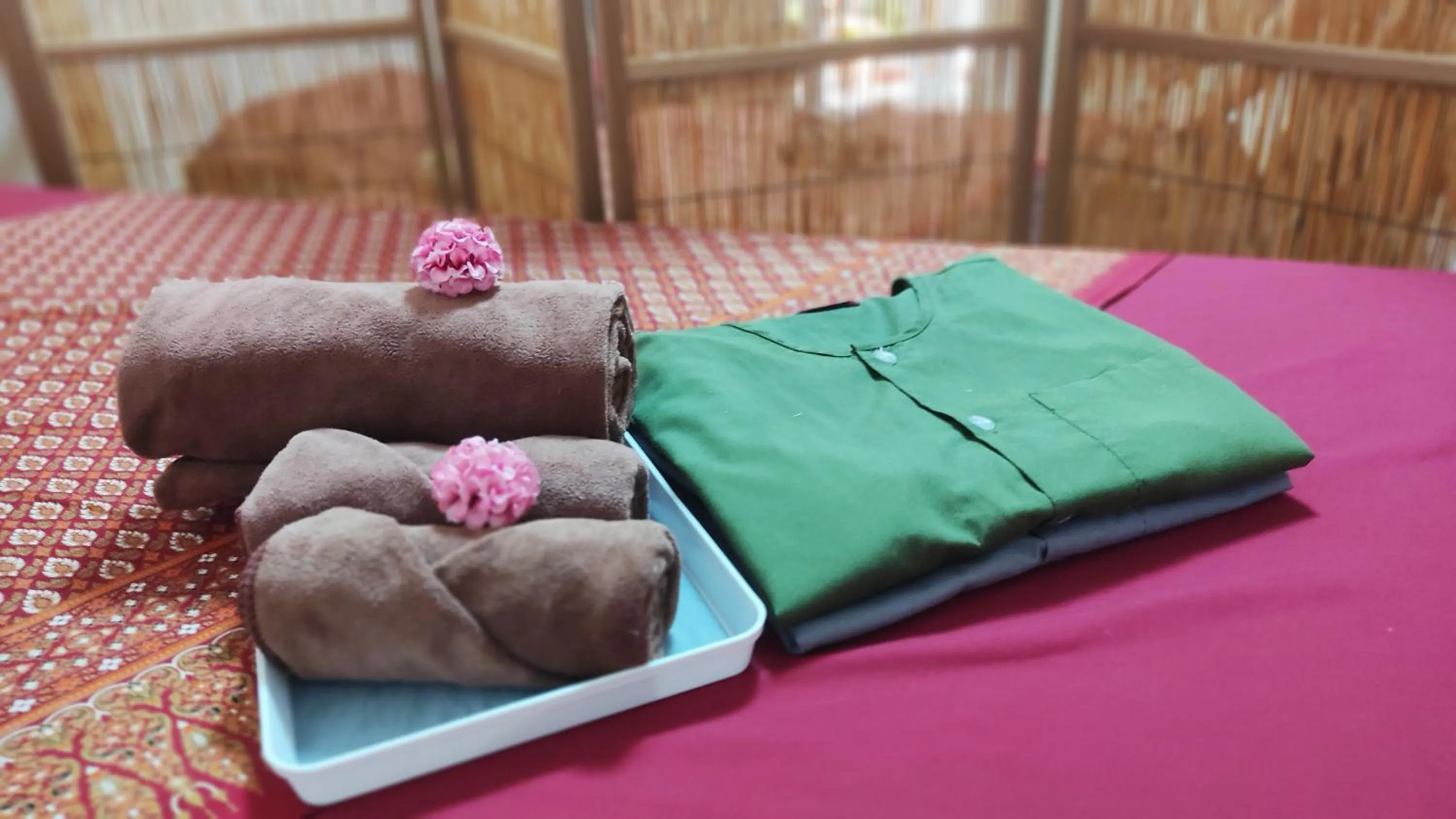 Spa and wellness centre/facilities, Bed in 66 Apartment