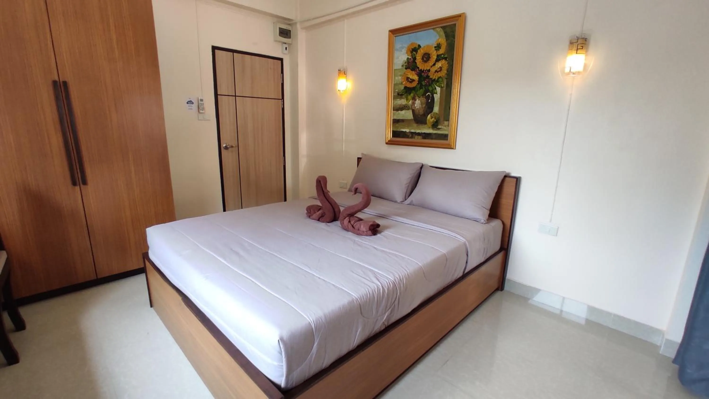 Bedroom, Bed in 66 Apartment