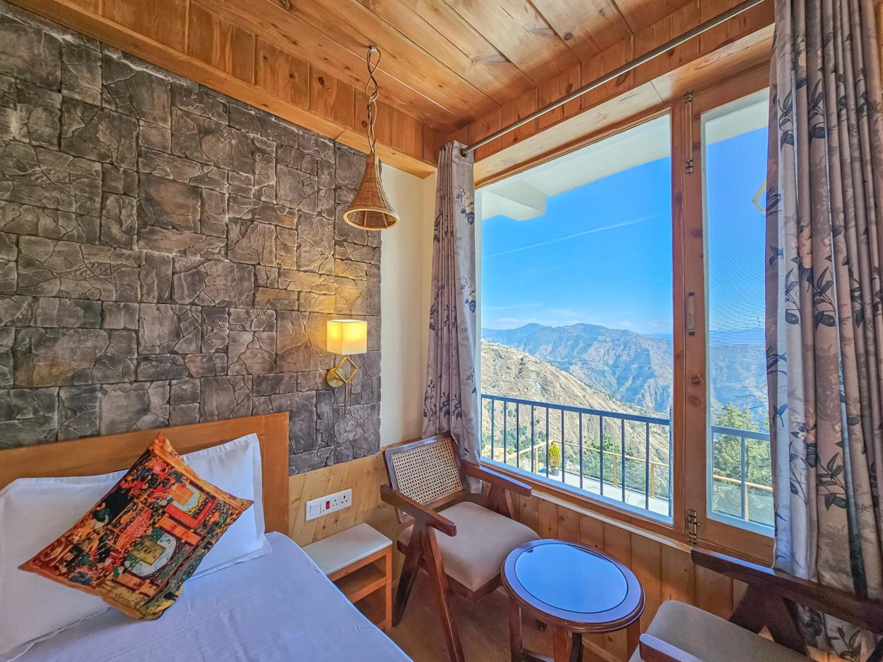 Mountain view, Bed in Jomotel Dayaar - An Apple Orchard Villa