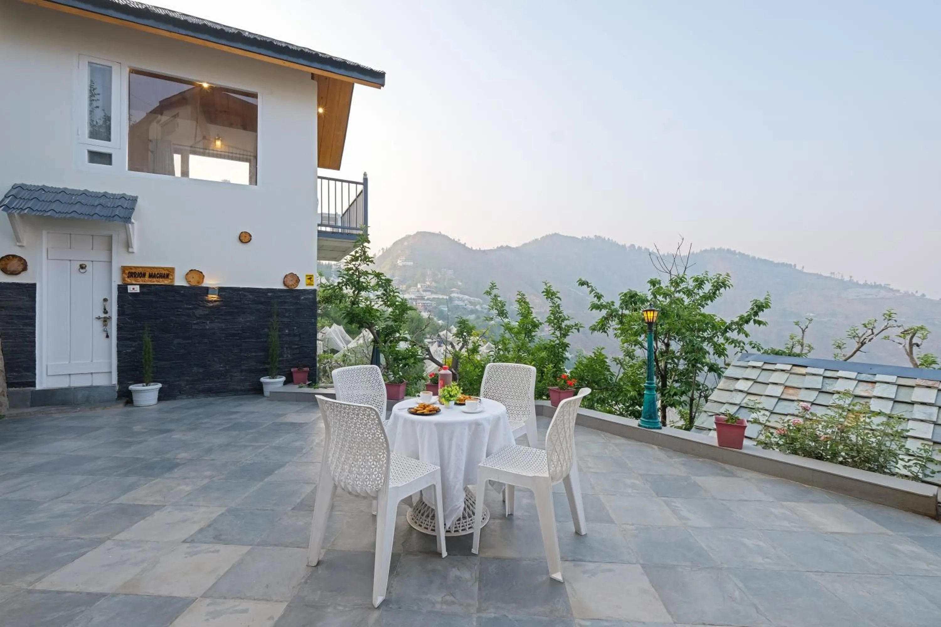 Jomotel Dayaar - An Apple Orchard Villa