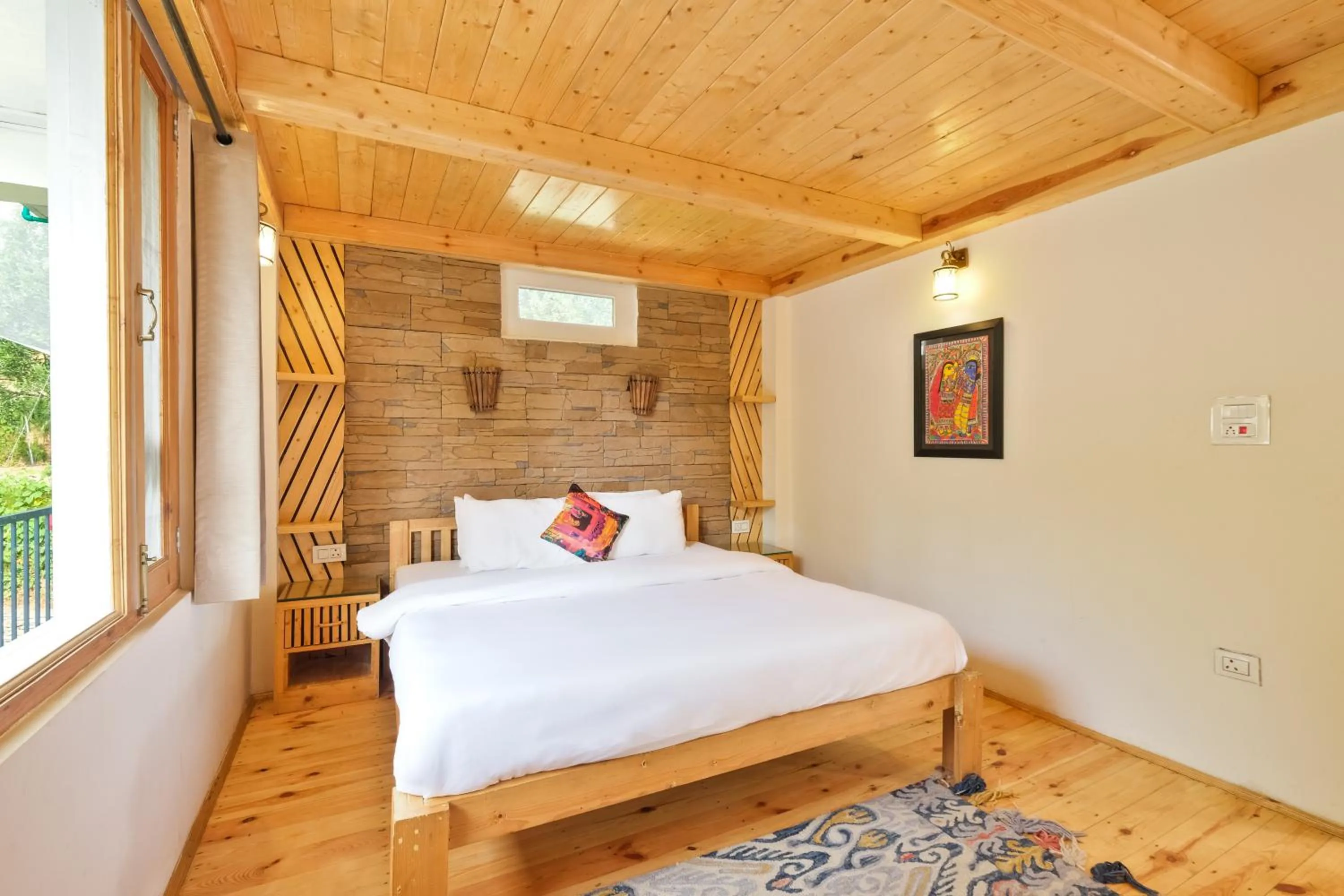 Bedroom, Bed in Jomotel Dayaar - An Apple Orchard Villa