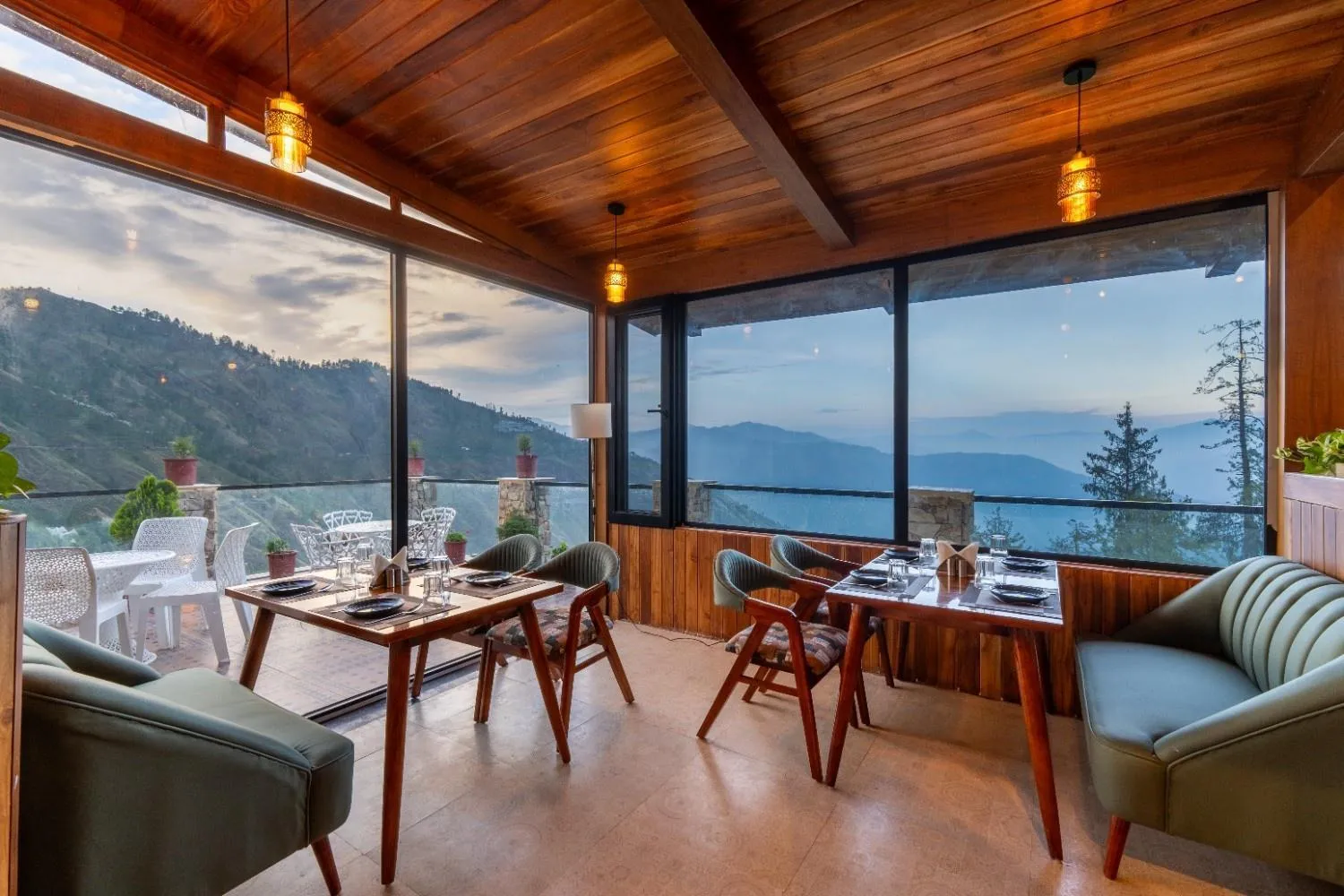 Restaurant/places to eat in Jomotel Dayaar - An Apple Orchard Villa