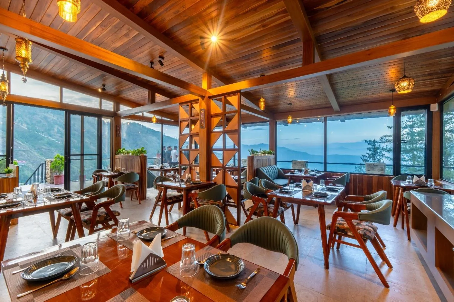 Restaurant/places to eat in Jomotel Dayaar - An Apple Orchard Villa