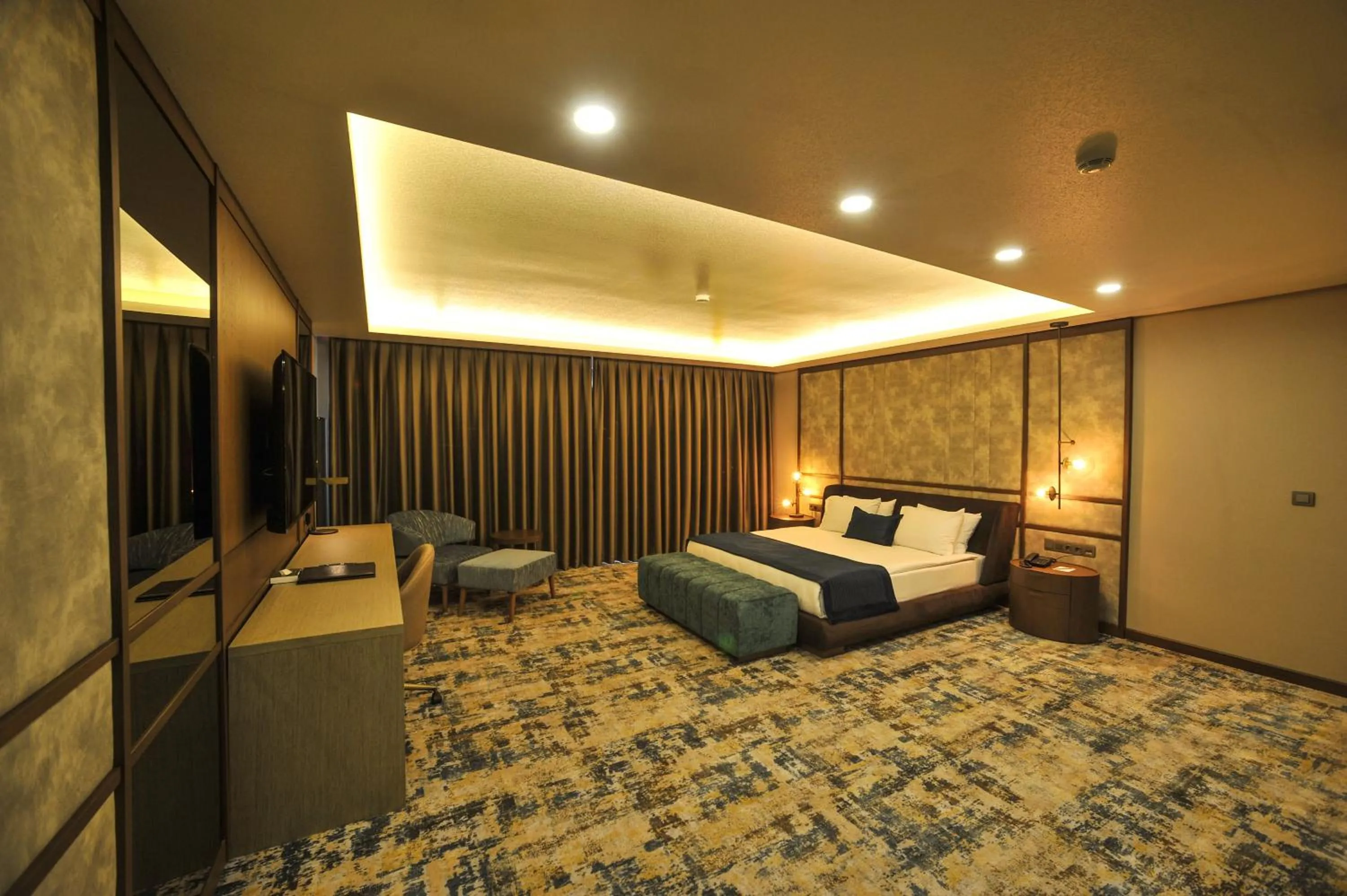 Bedroom, Bed in The Alpfine Hotel