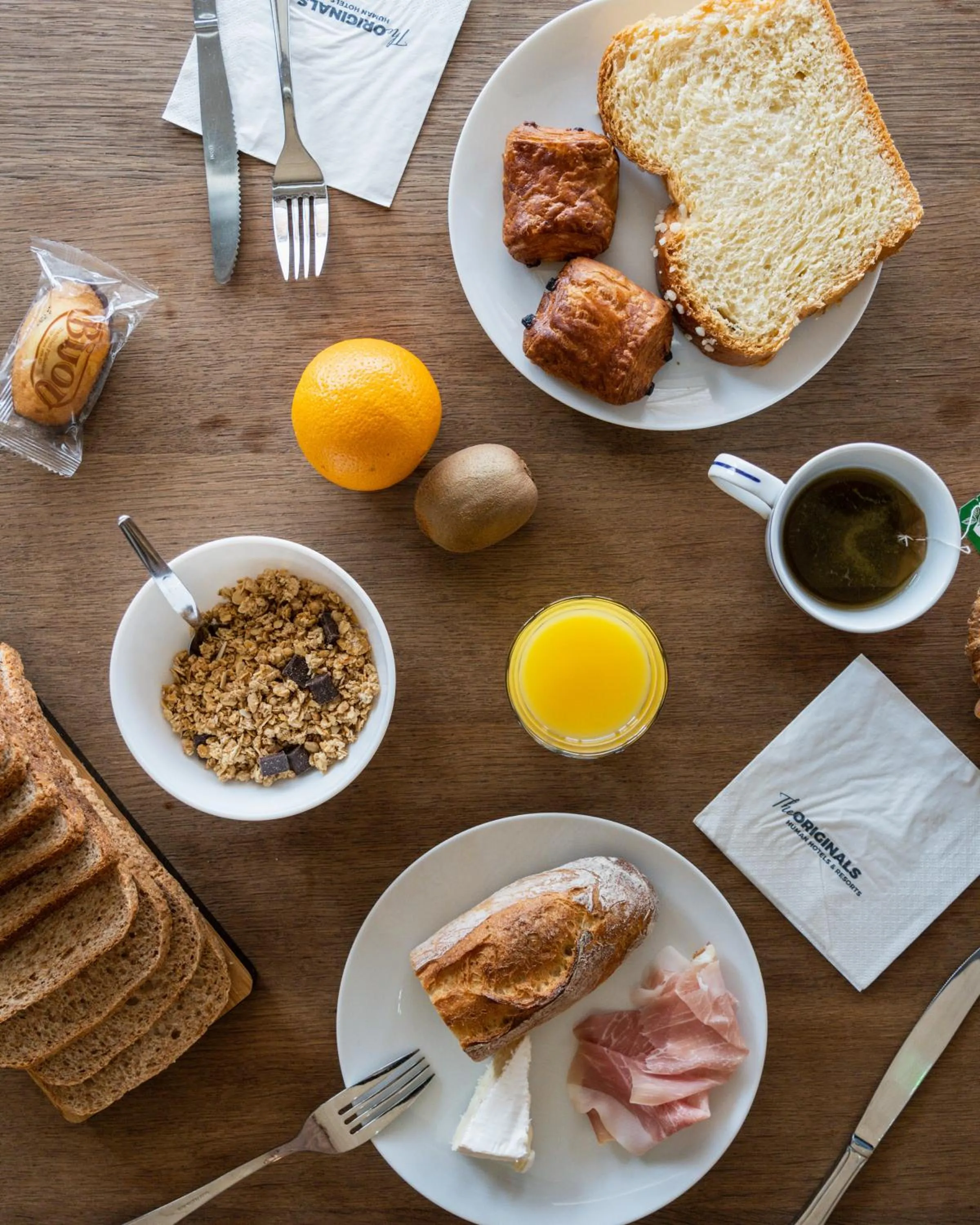Breakfast in Théo Hôtel Limoges, The Originals City