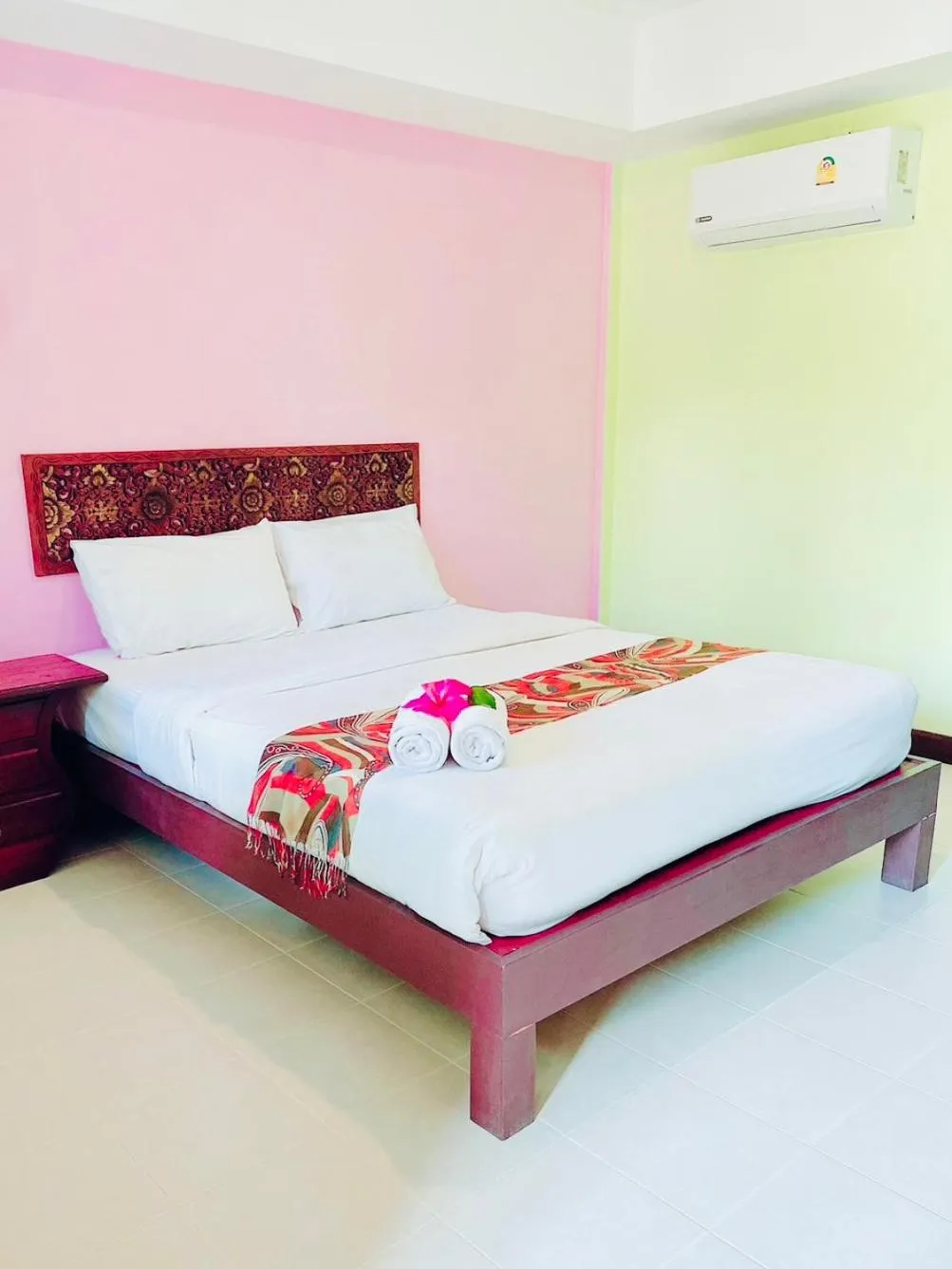 Bed in Baan Karnjana Hotel Samui