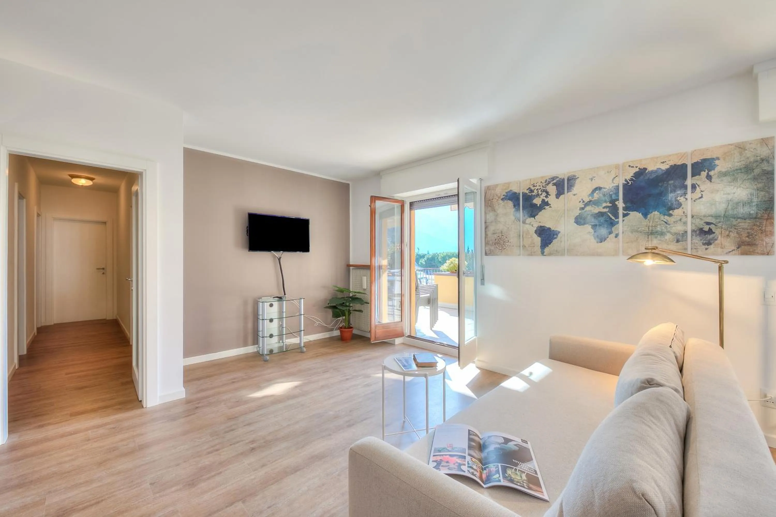 Living room in Antares150m from the Lake - Happy Rentals