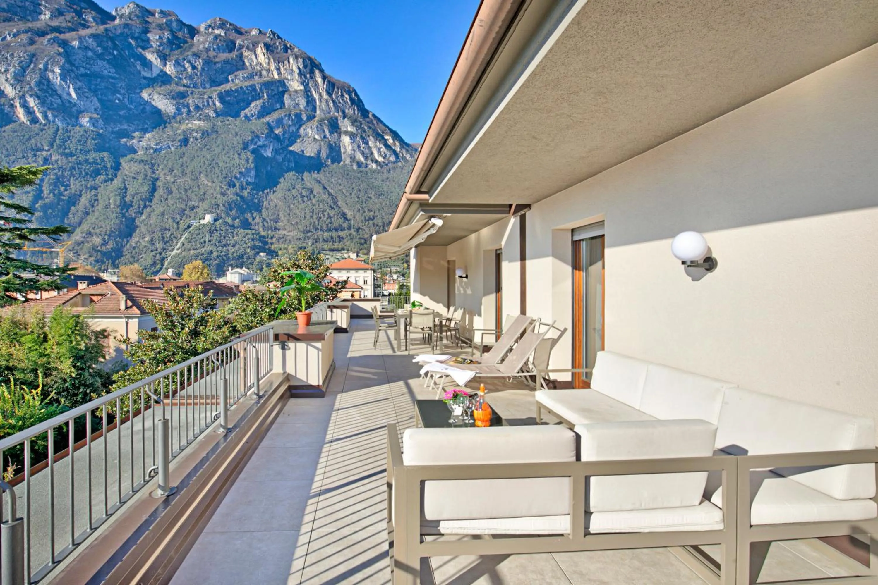 Balcony/Terrace in Antares150m from the Lake - Happy Rentals