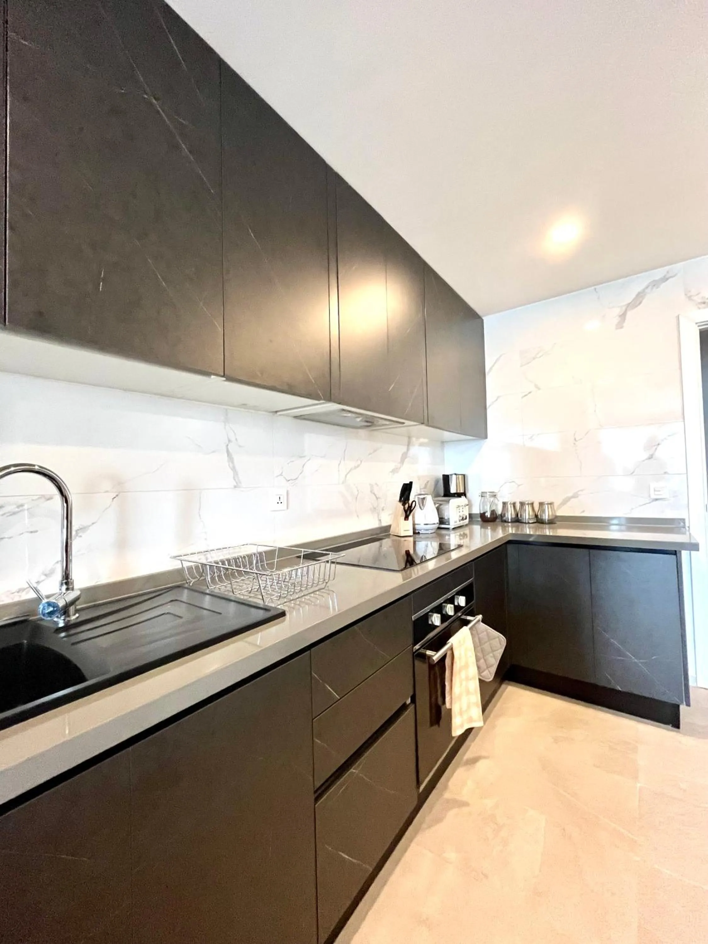 Kitchen or kitchenette in Kololi Sands Apartments