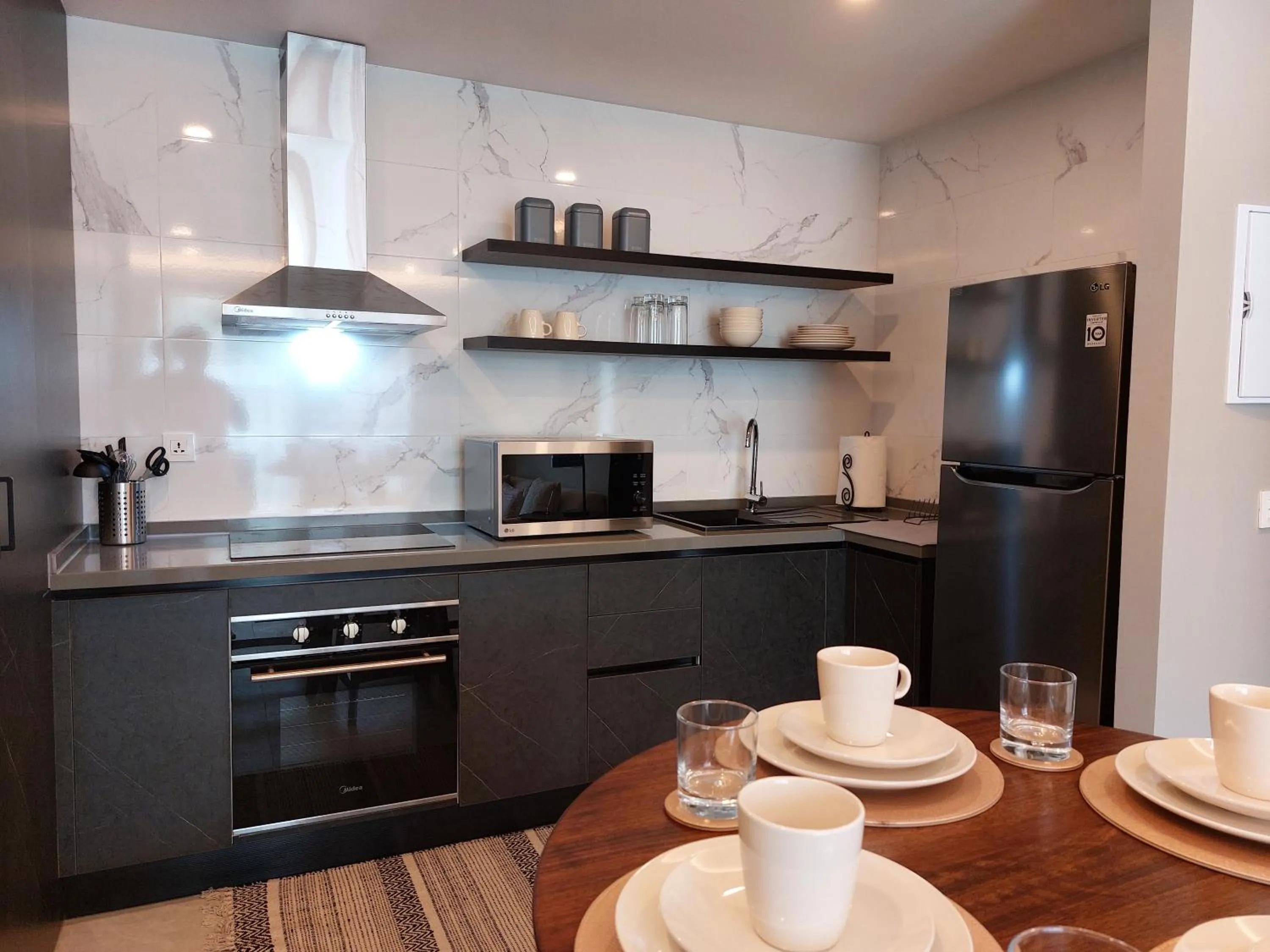 Kitchen or kitchenette in Kololi Sands Apartments