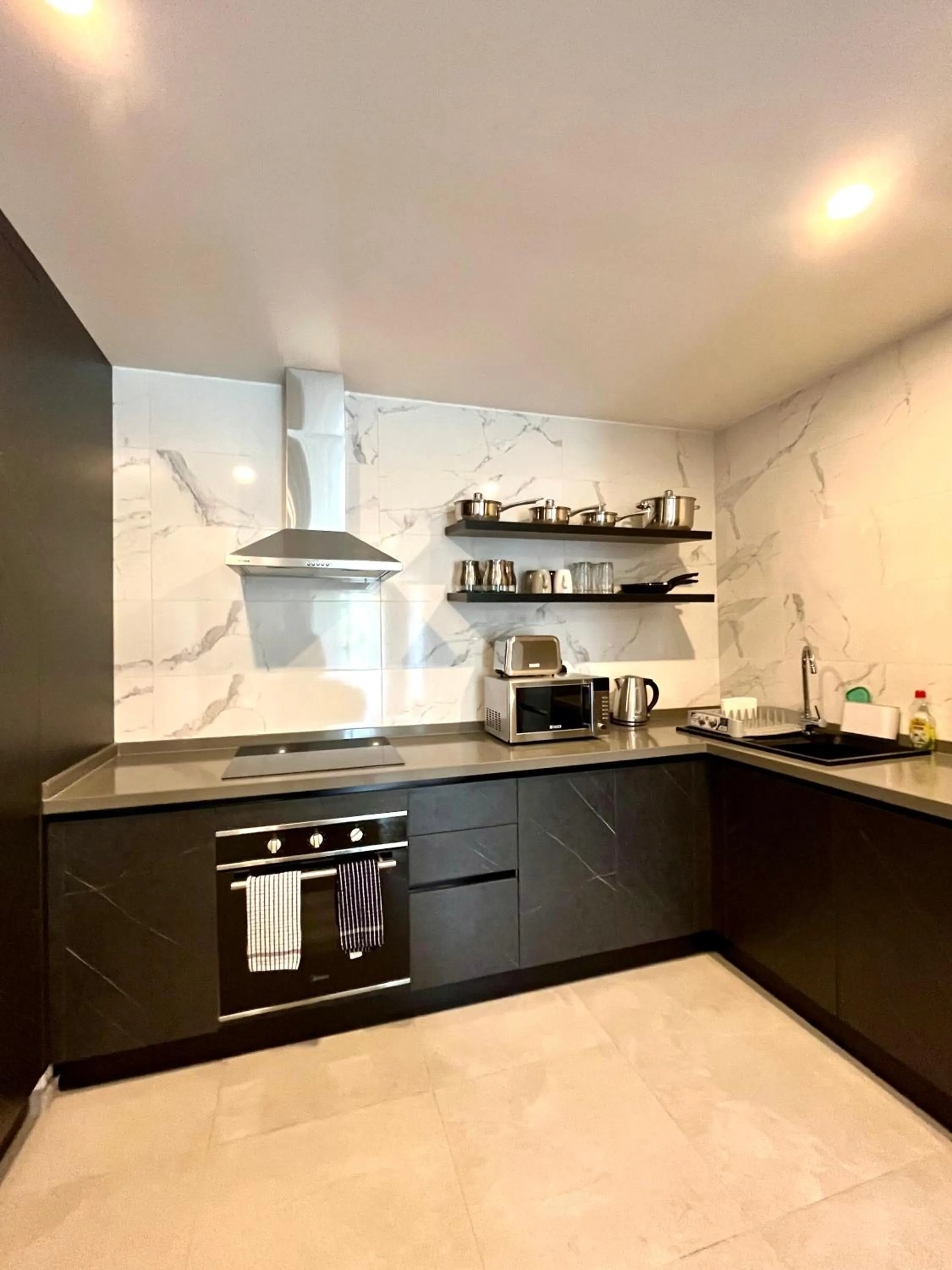 Kitchen or kitchenette in Kololi Sands Apartments