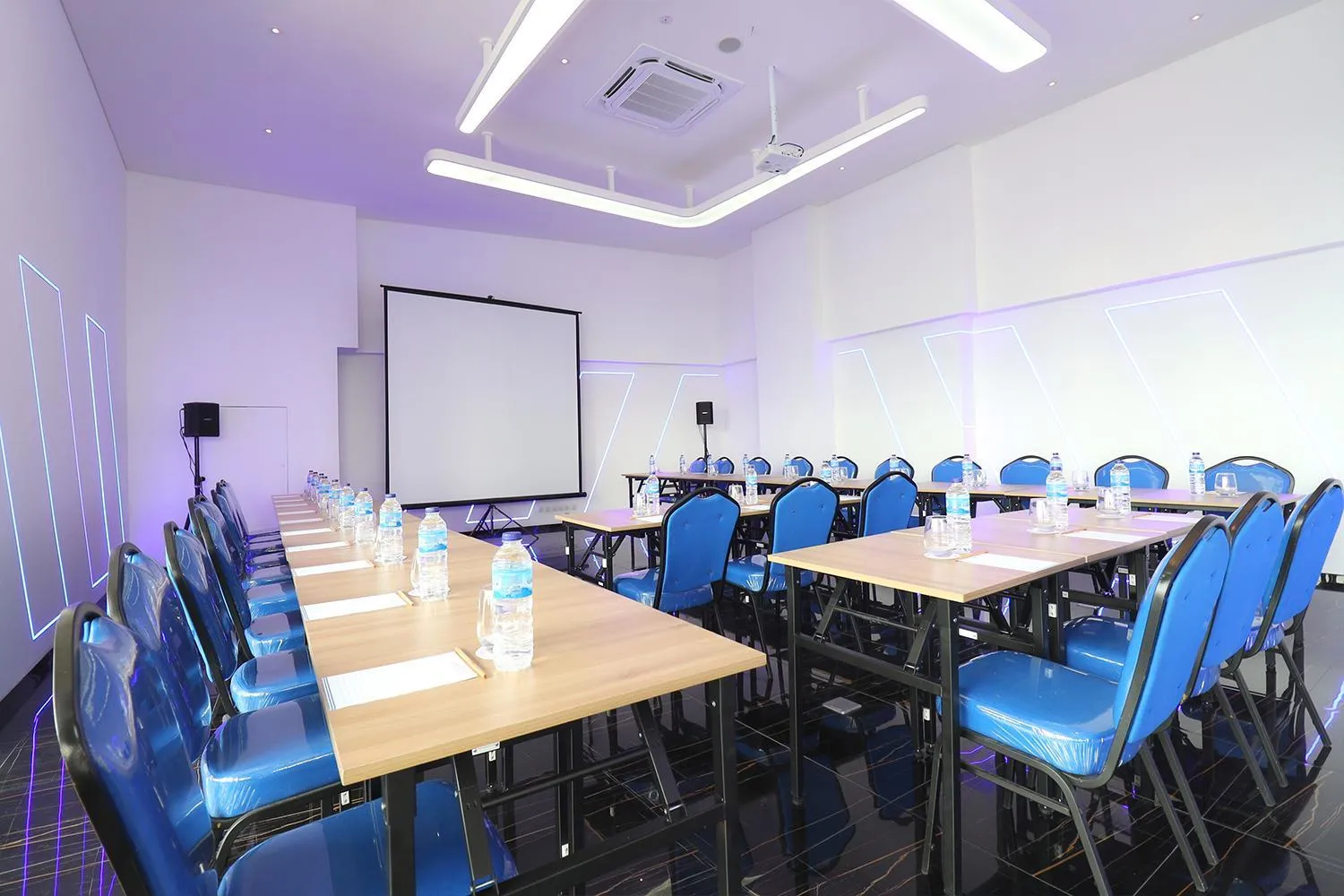 Meeting/conference room in Everyday Smart Hotel Mayestik
