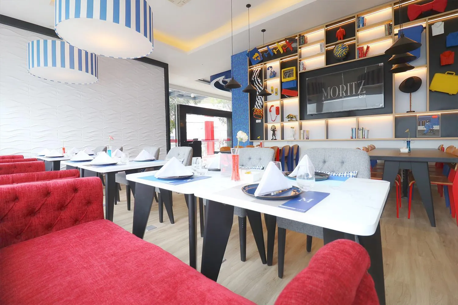 Restaurant/places to eat in Everyday Smart Hotel Mayestik