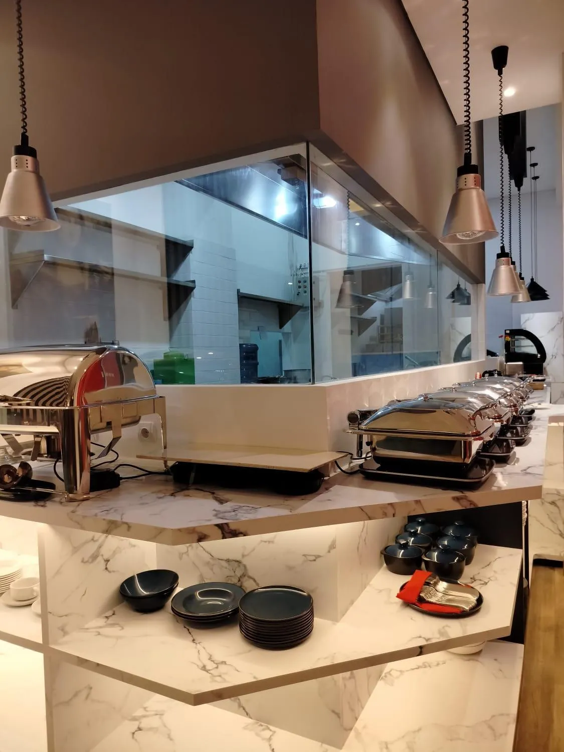 Restaurant/places to eat in Everyday Smart Hotel Mayestik