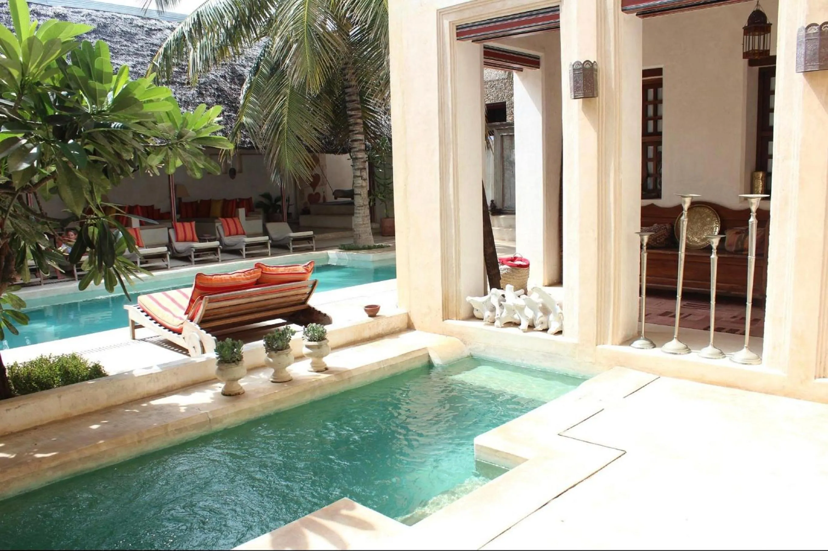 Swimming pool in LAMU HOUSE