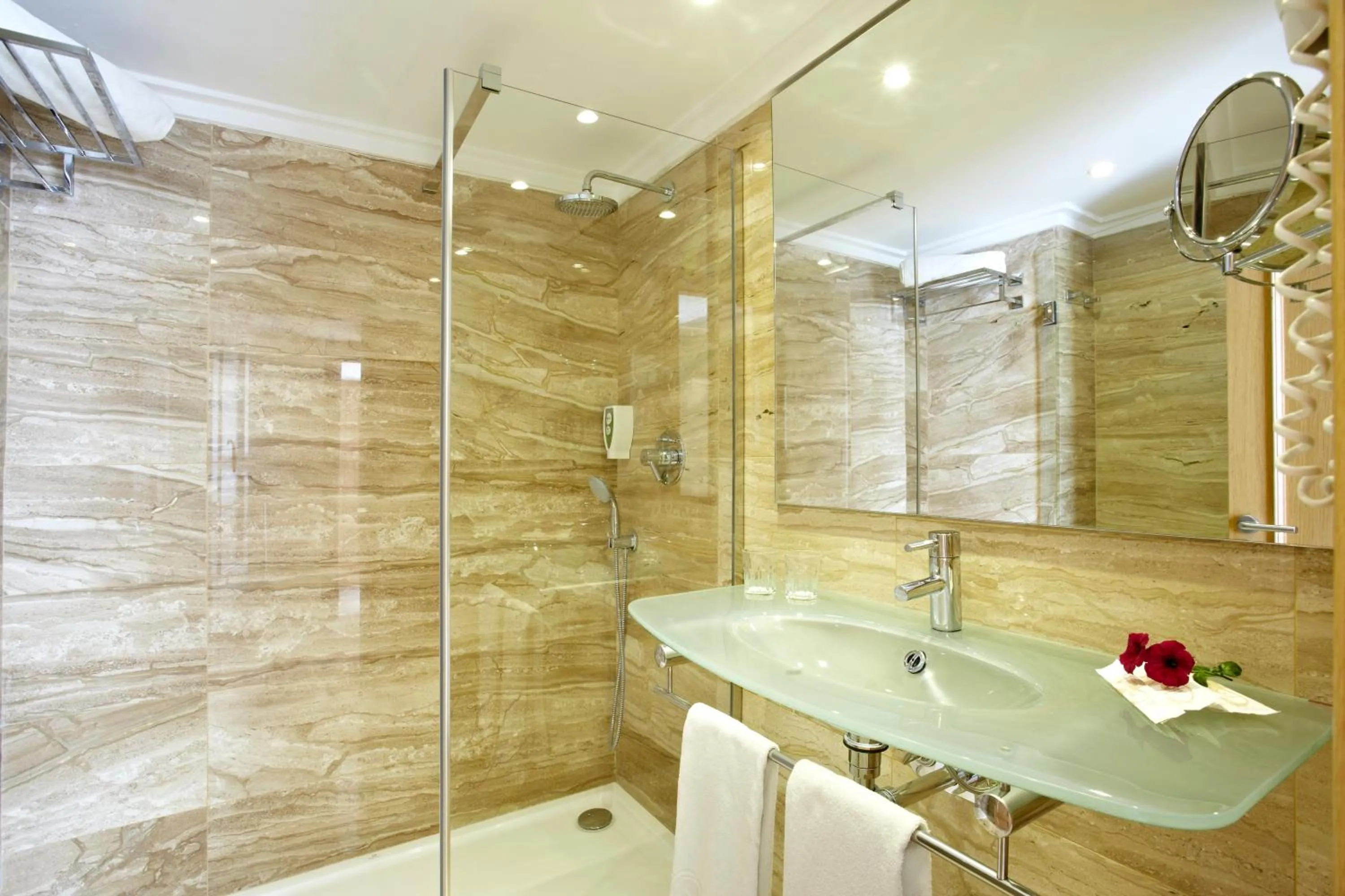 Bathroom in Grupotel Los Príncipes & Spa