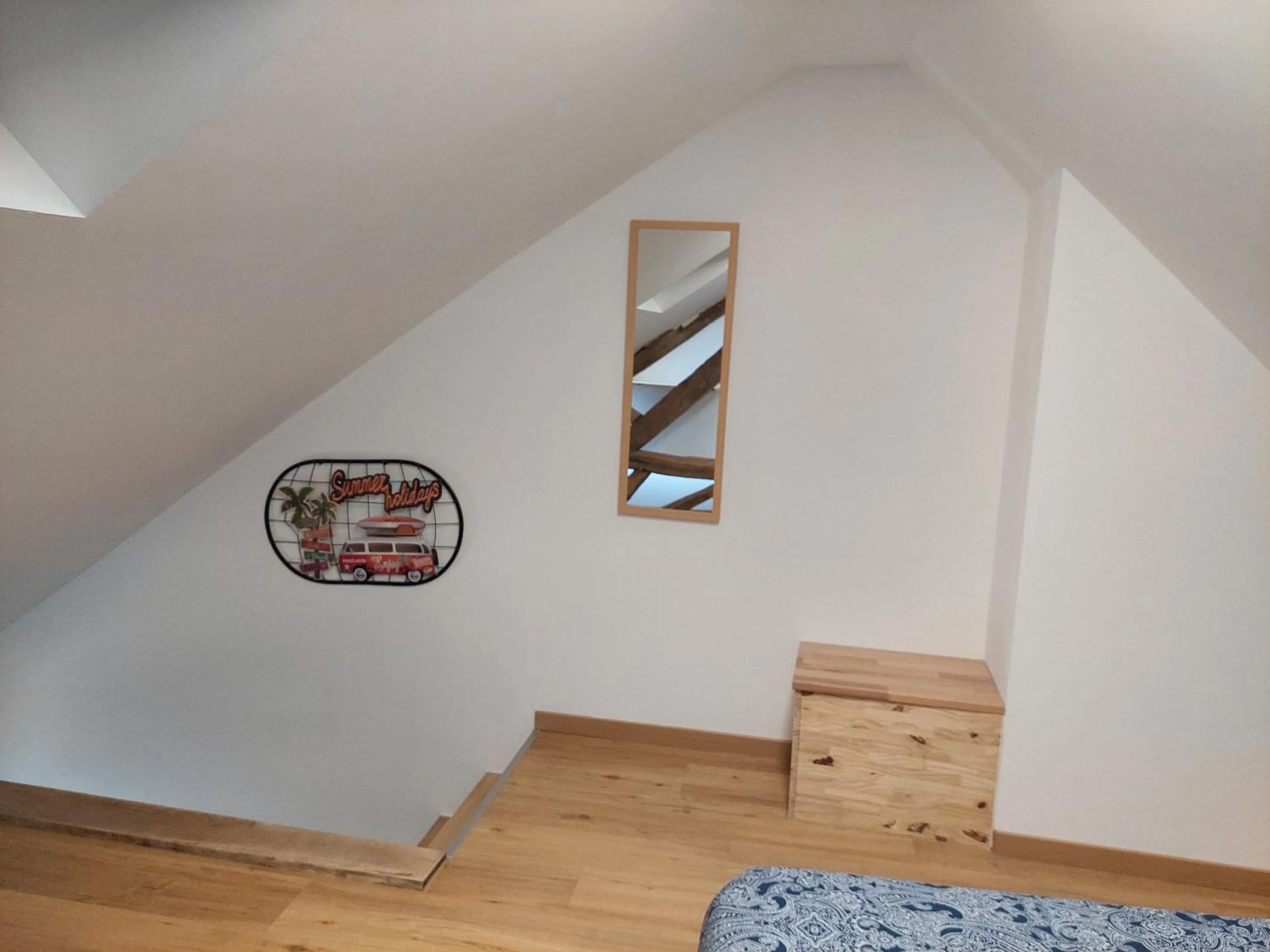 Photo of the whole room in Kilomètre 99