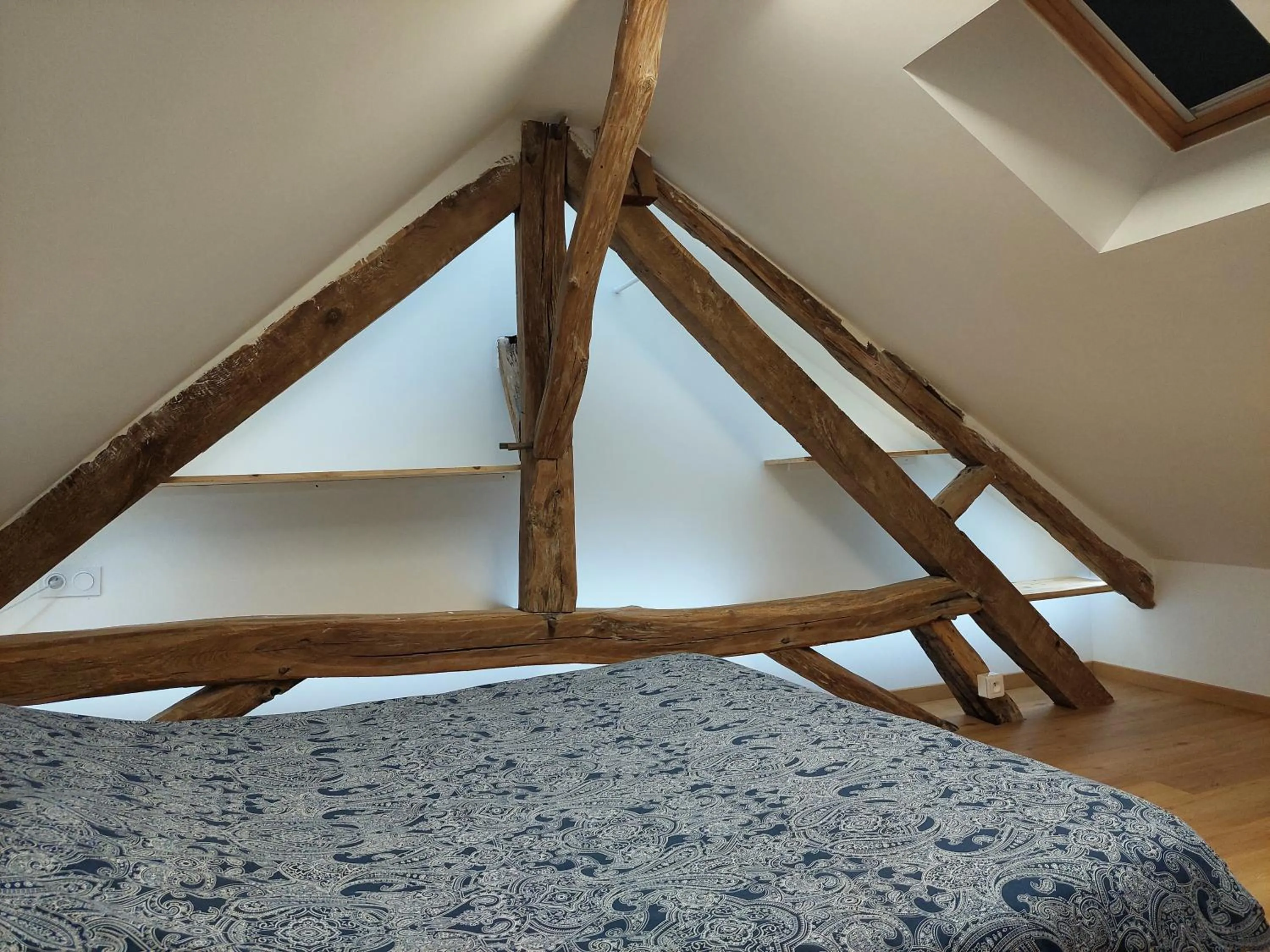 Photo of the whole room, Bed in Kilomètre 99