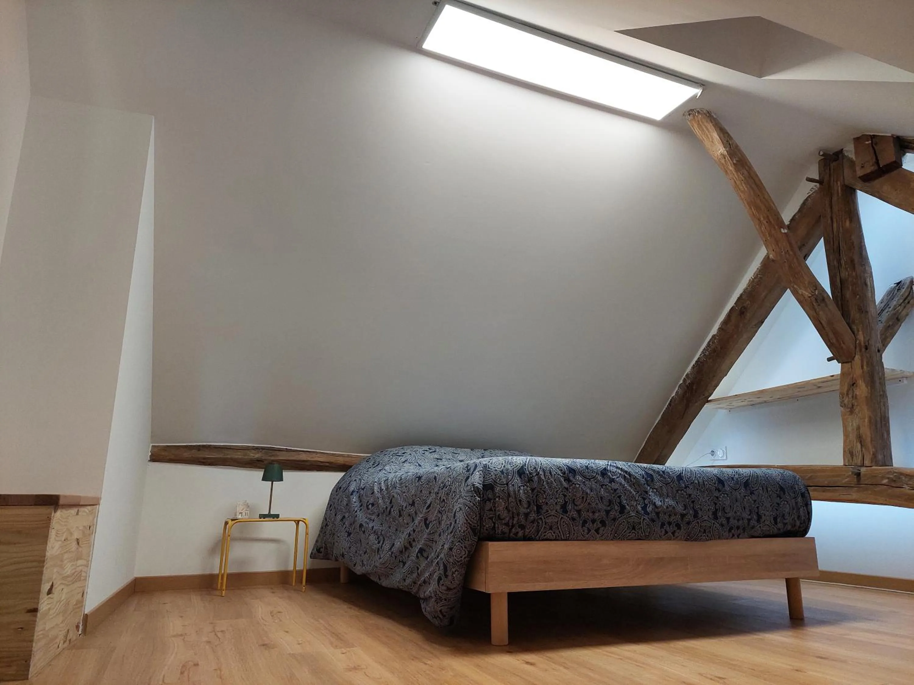 Photo of the whole room, Bed in Kilomètre 99