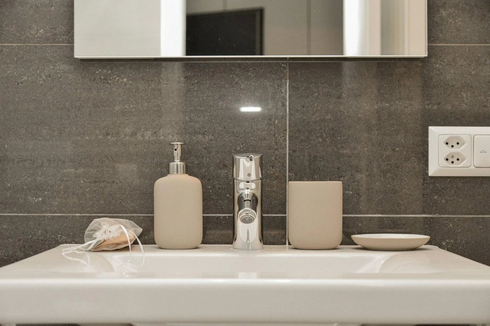 Bathroom in New Central Plaza Apartment -2