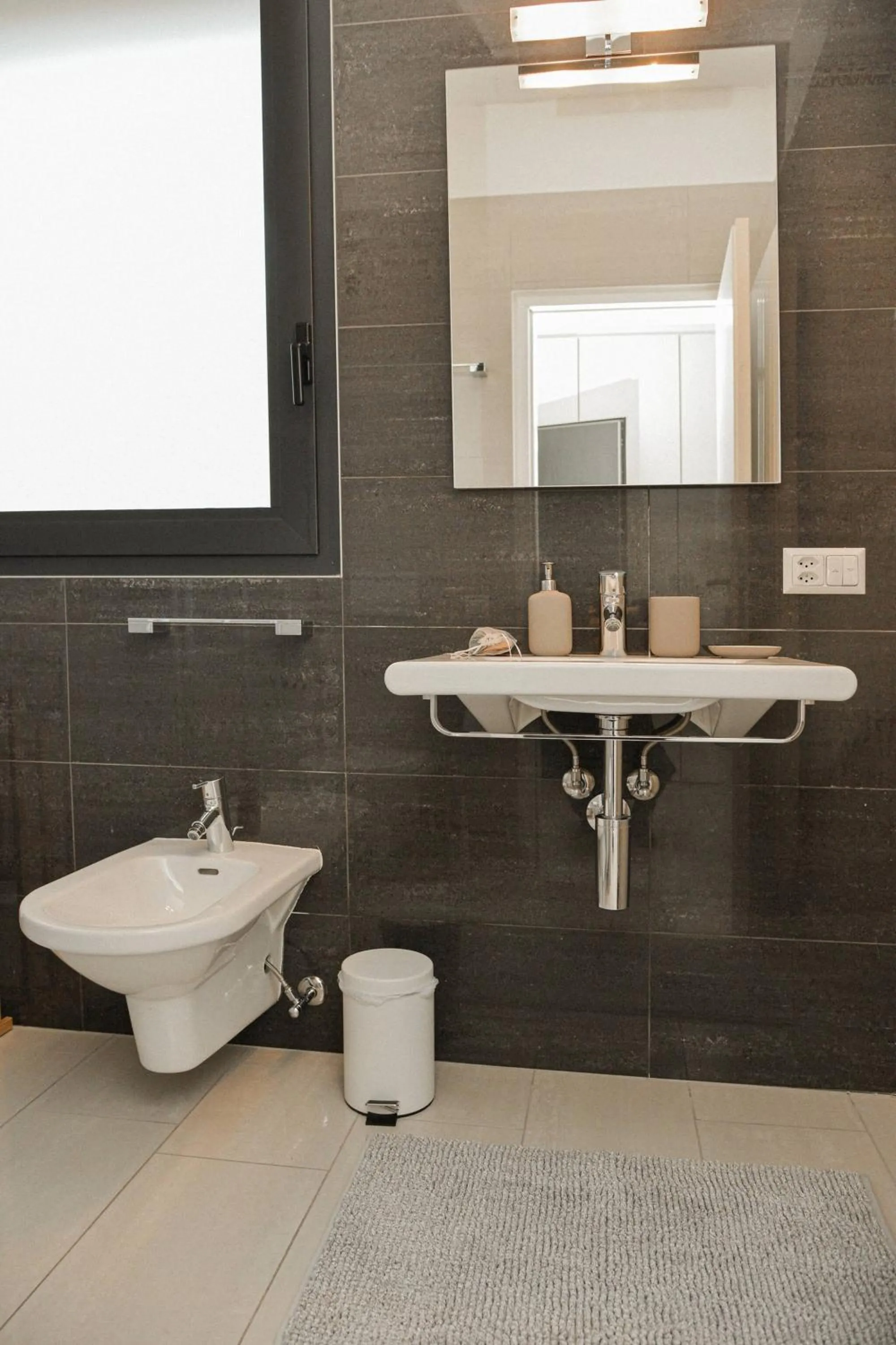 Bathroom in New Central Plaza Apartment -2