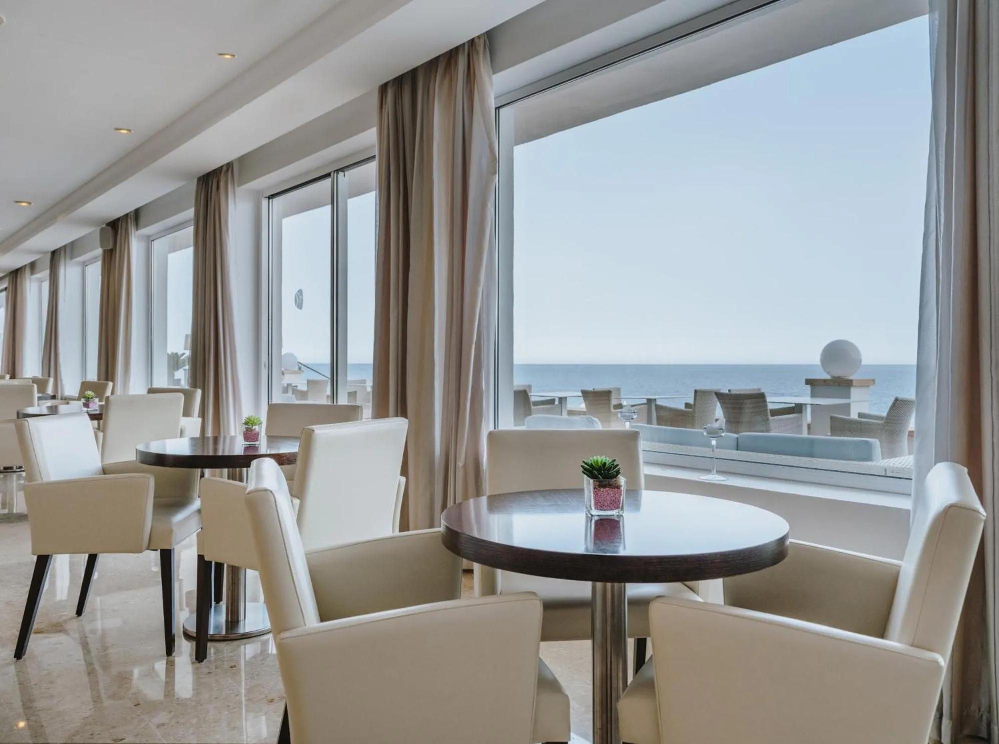 Lounge or bar in Grupotel Aguait Resort & Spa - Adults Only