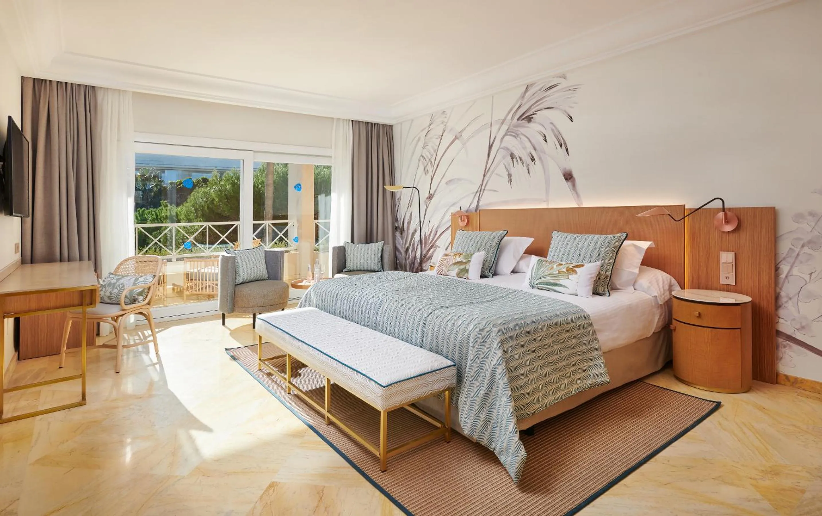 Living room, Bed in Grupotel Parc Natural & Spa