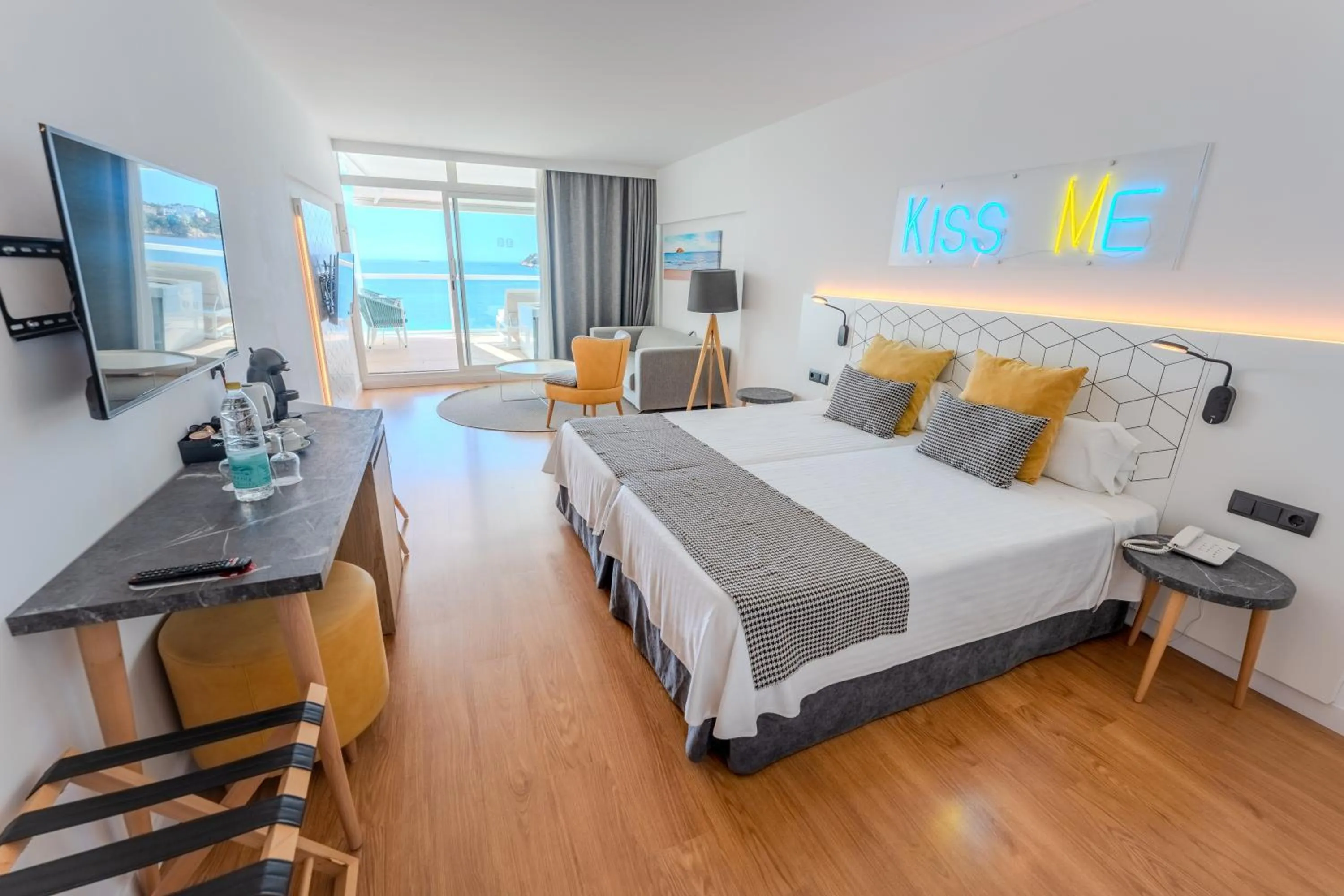 Bed in Flamboyan Caribe Hotel & Spa