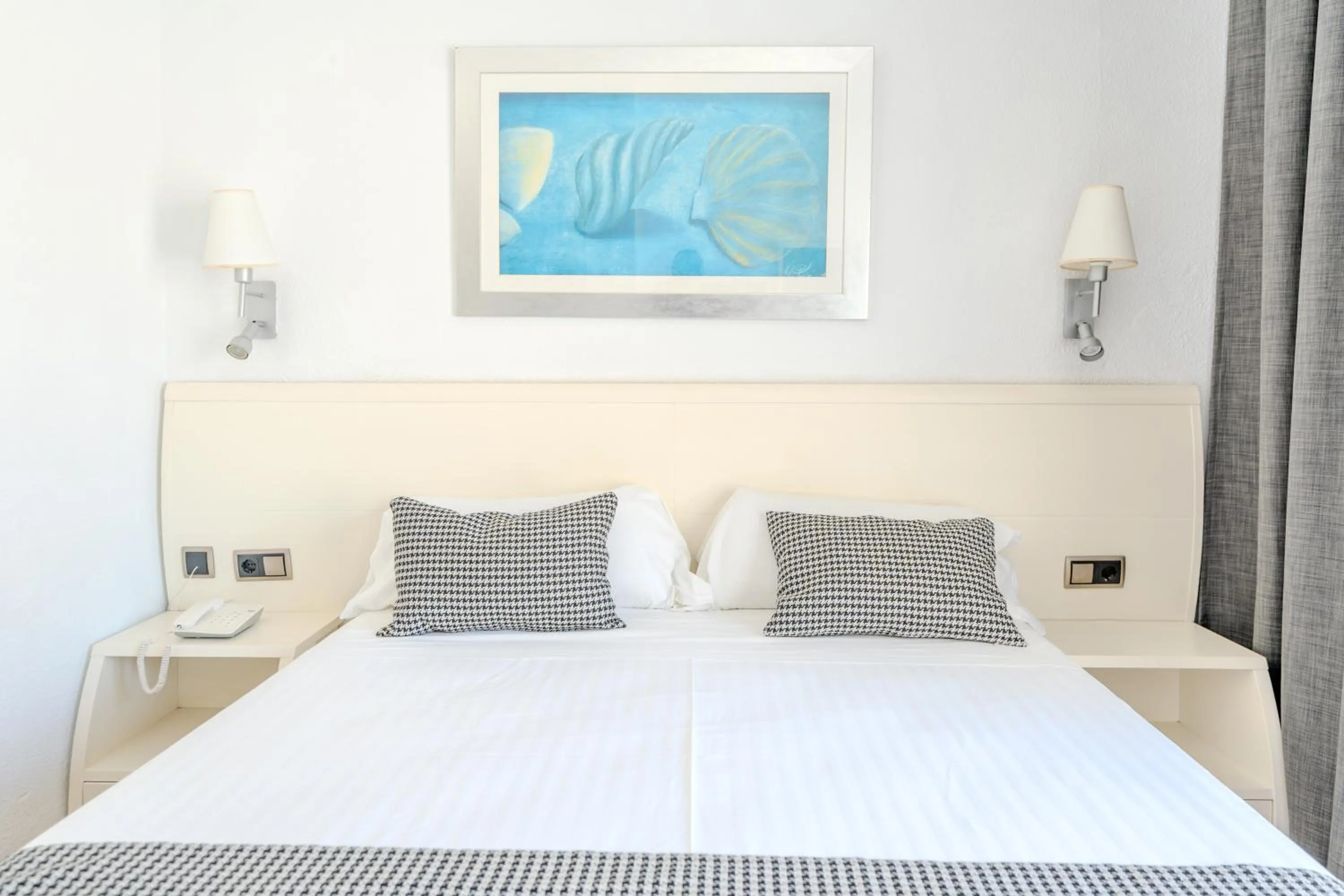 Bed in Flamboyan Caribe Hotel & Spa