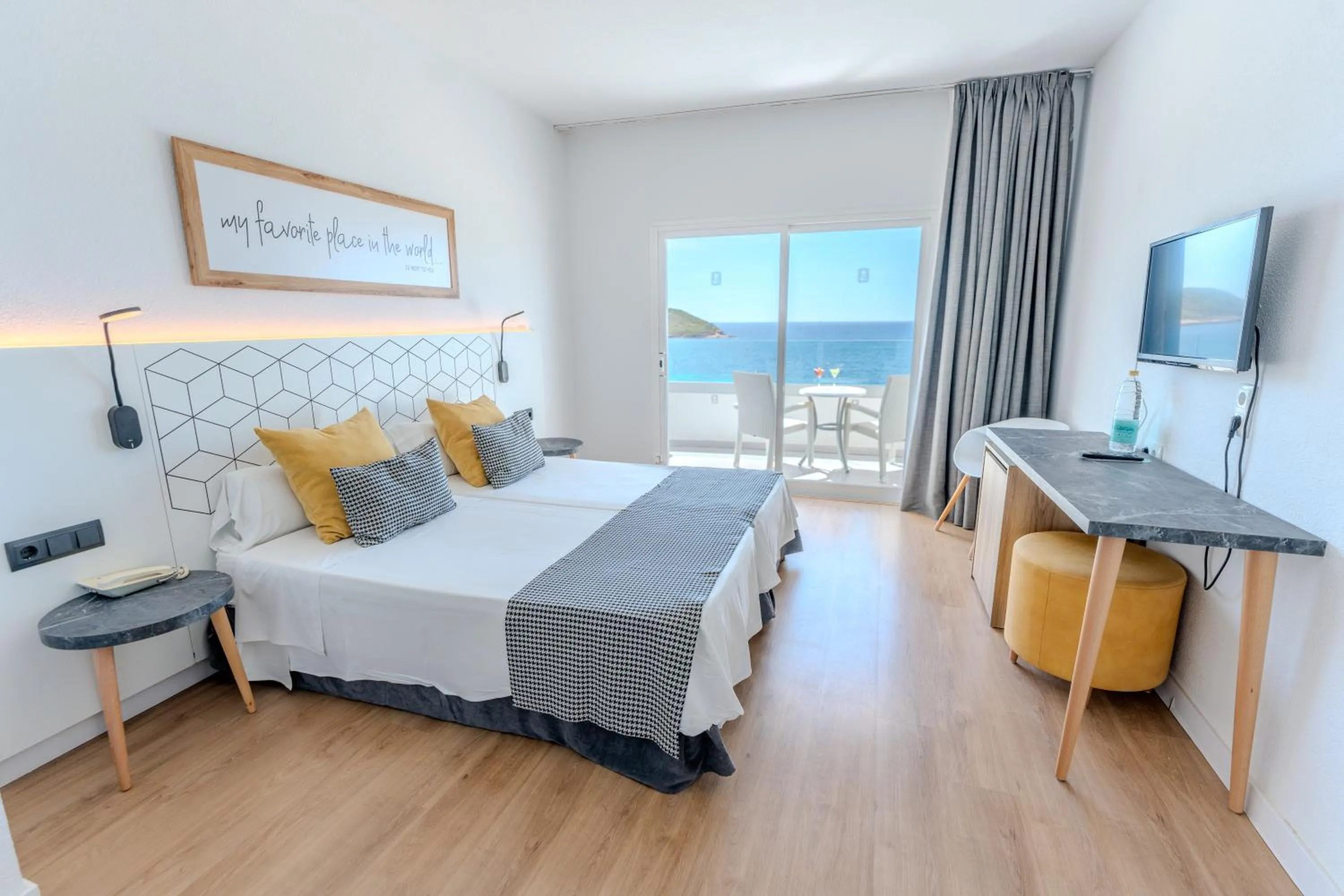 Bed in Flamboyan Caribe Hotel & Spa