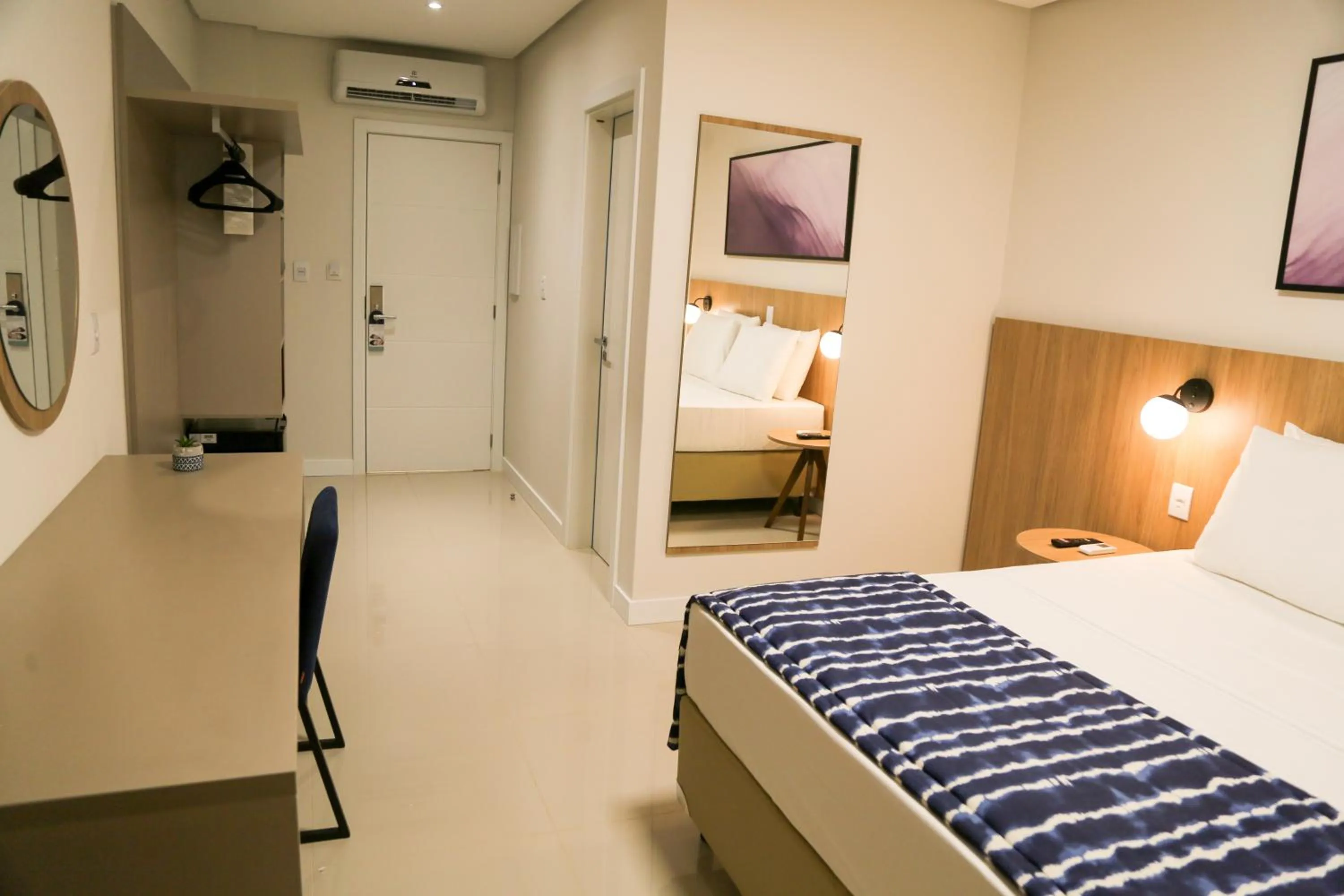 TV and multimedia, Bed in Trento Hotel Guaíra by Unna