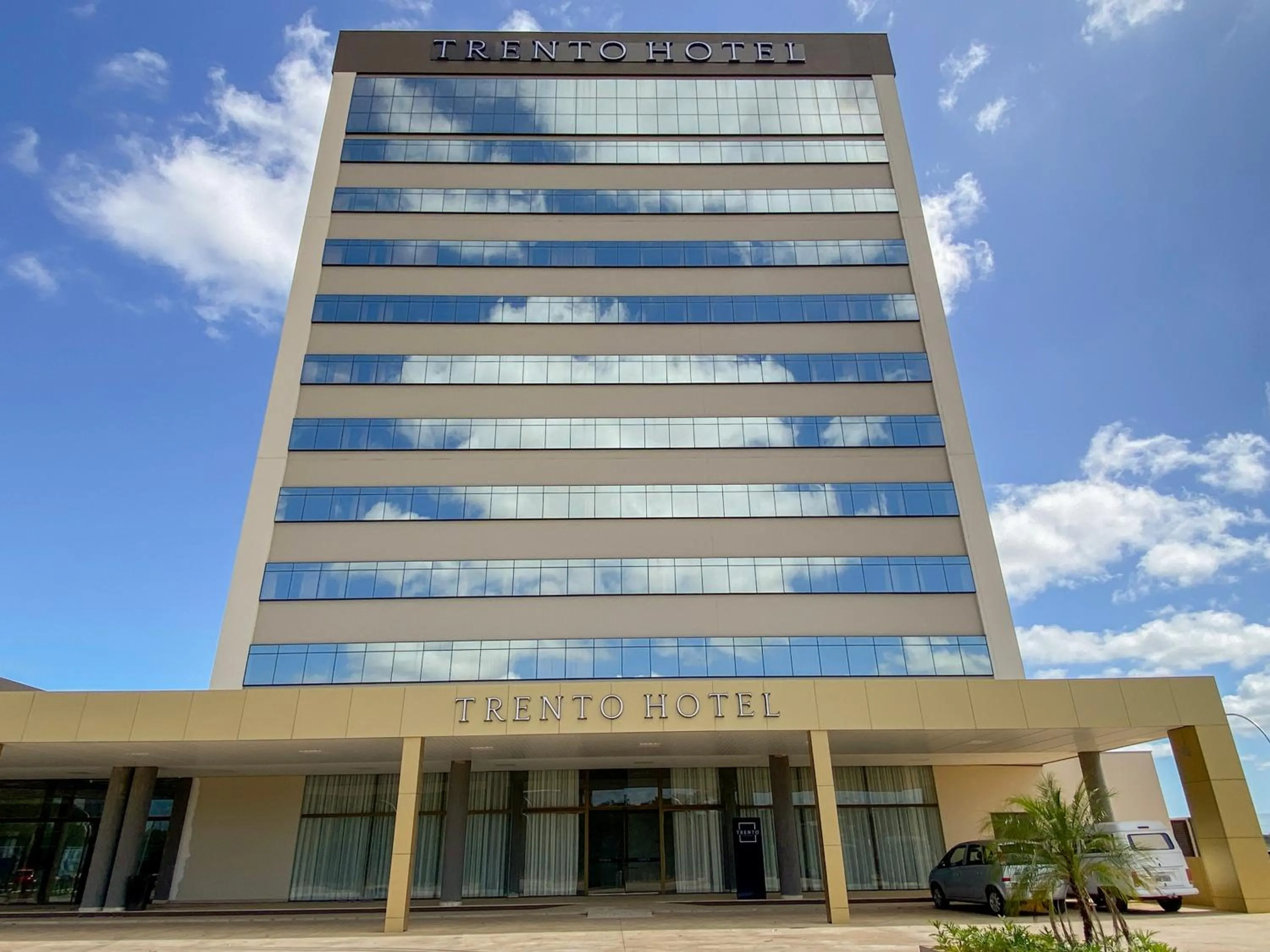 Property building in Trento Hotel Guaíra by Unna