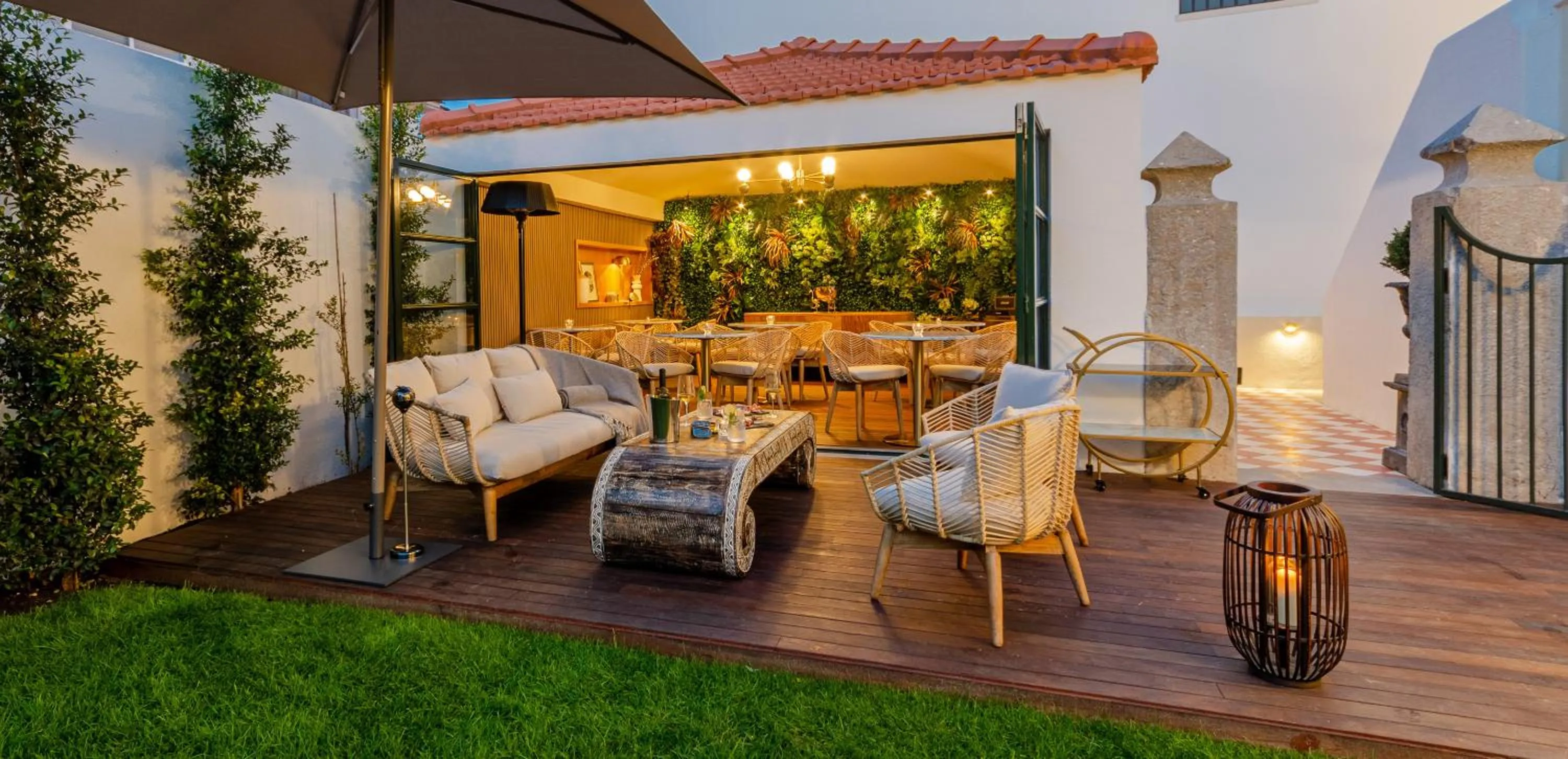 Night in BCascais Boutique House by APT IIN Cascais Center