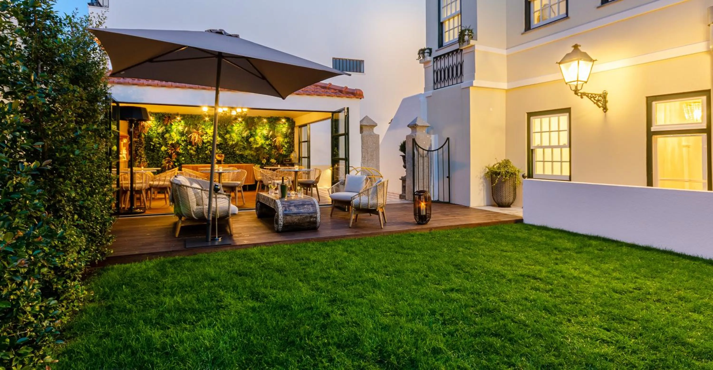 Garden in BCascais Boutique House by APT IIN Cascais Center