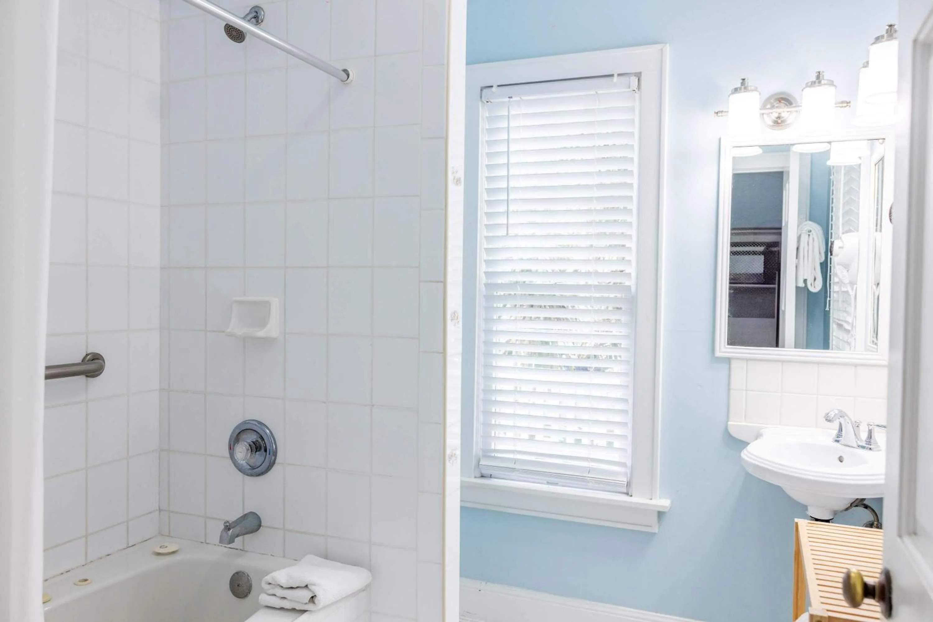 Deluxe King with Balcony - at James House with Parking!