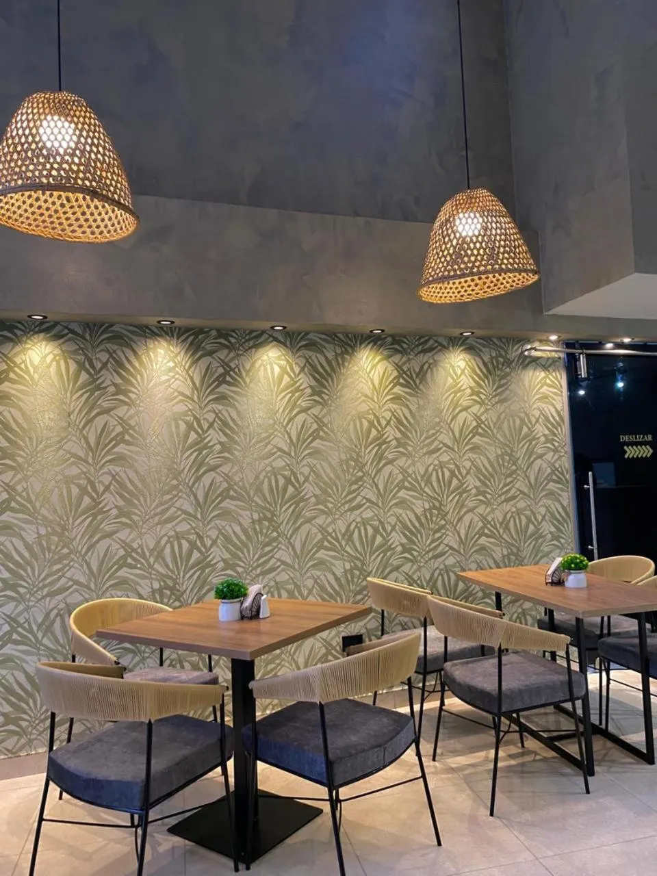 Restaurant/places to eat in Street 55 Hotel