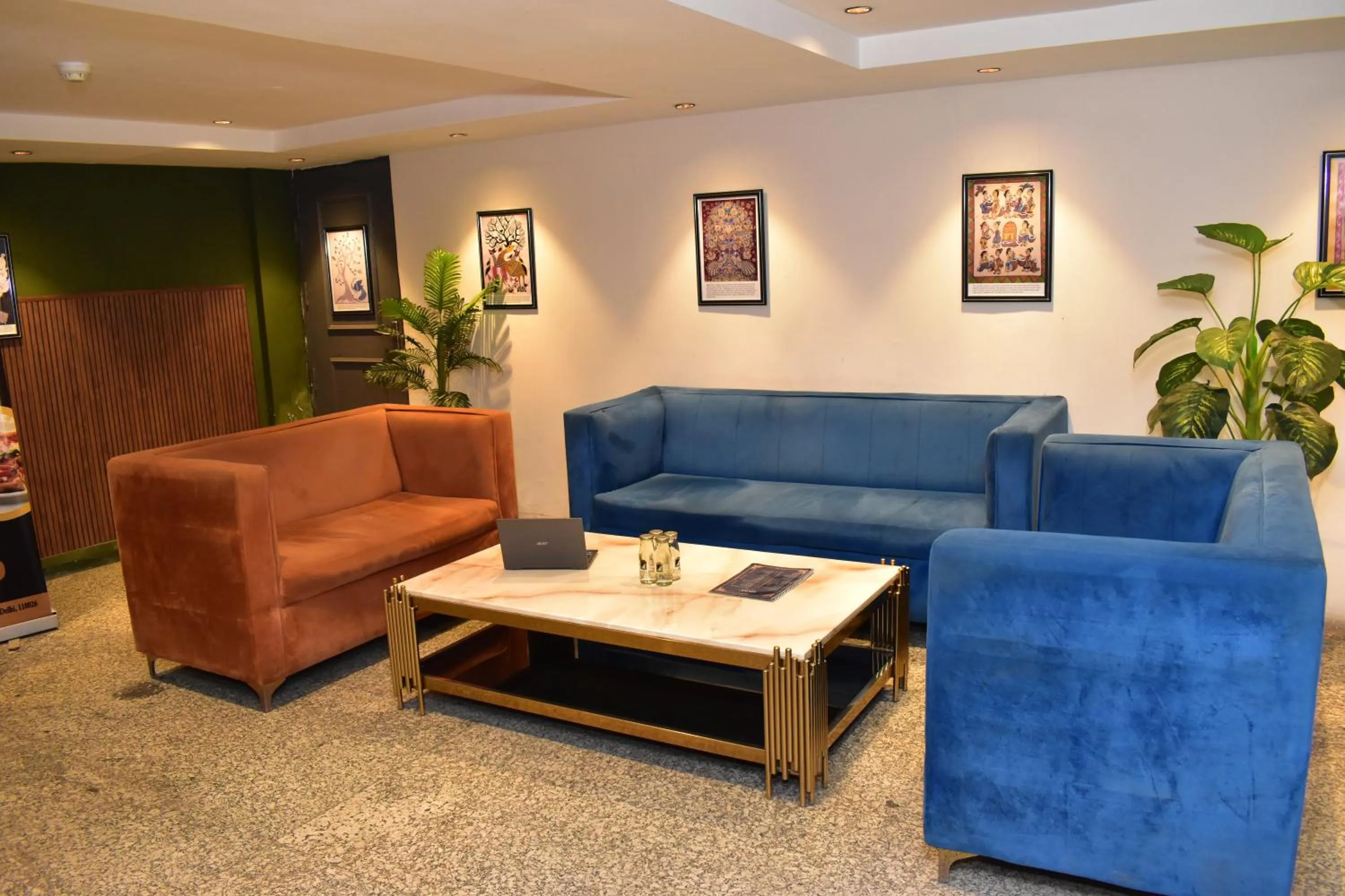 Living room in Qotel Comfort Golden Saffron Punjabi Bagh New Delhi