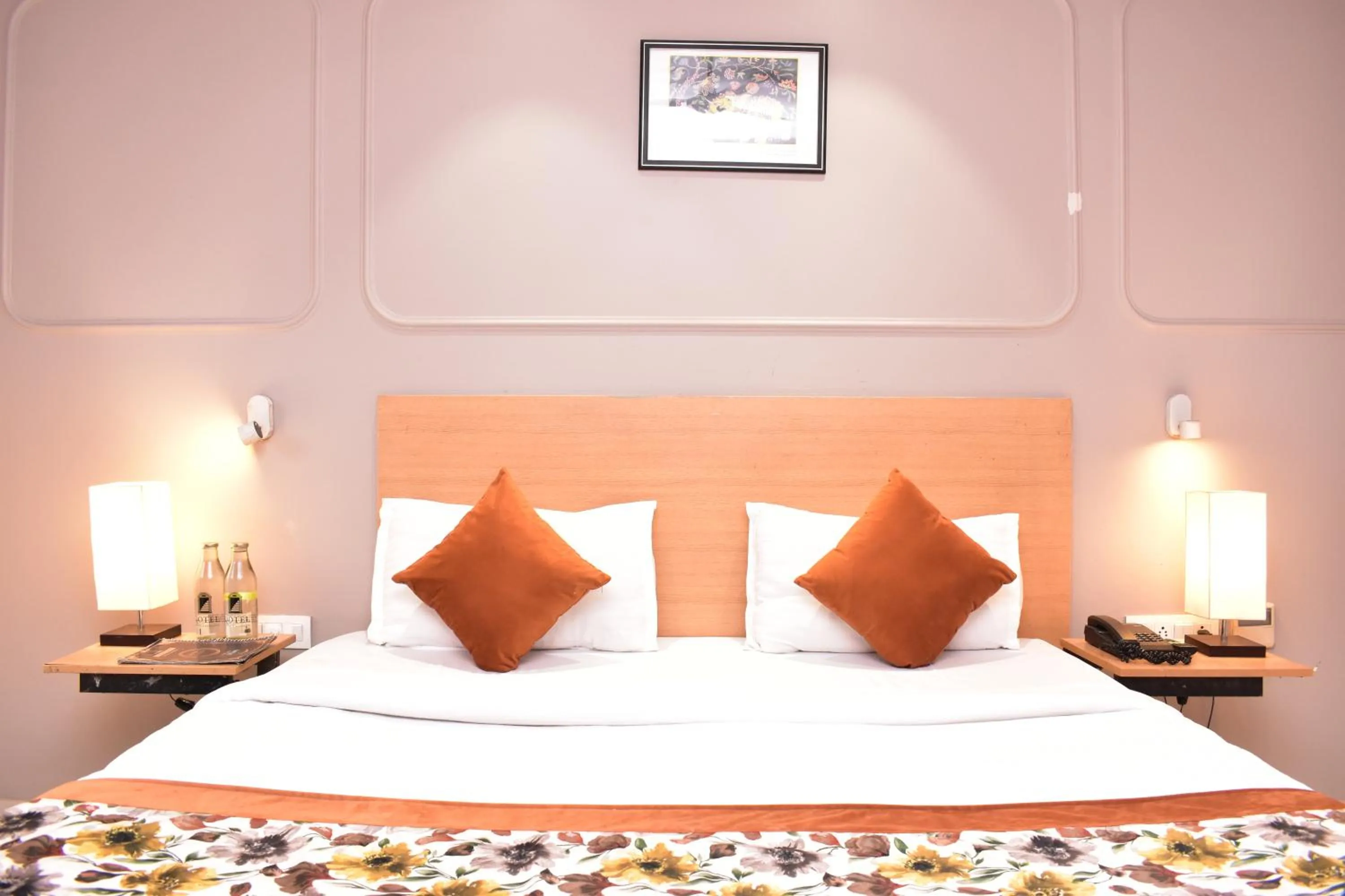Bed in Qotel Comfort Golden Saffron Punjabi Bagh New Delhi