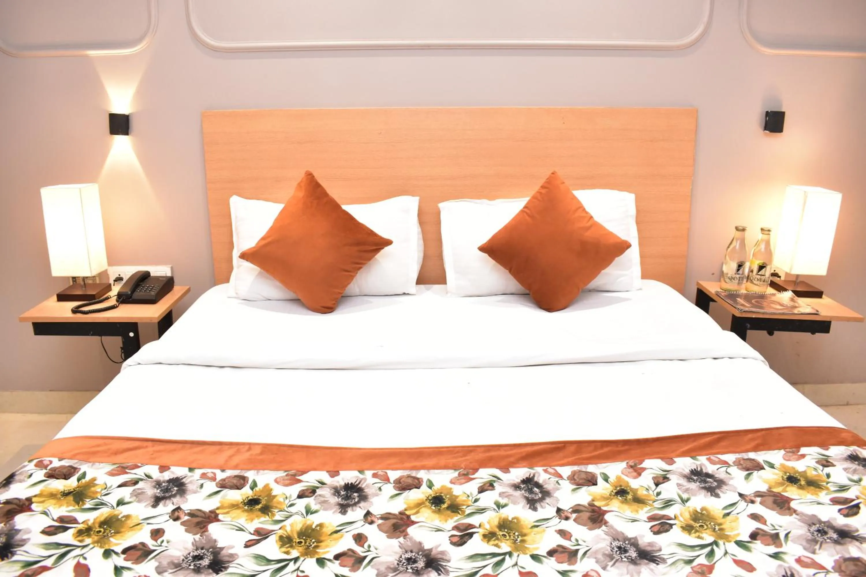 Bedroom, Bed in Qotel Comfort Golden Saffron Punjabi Bagh New Delhi