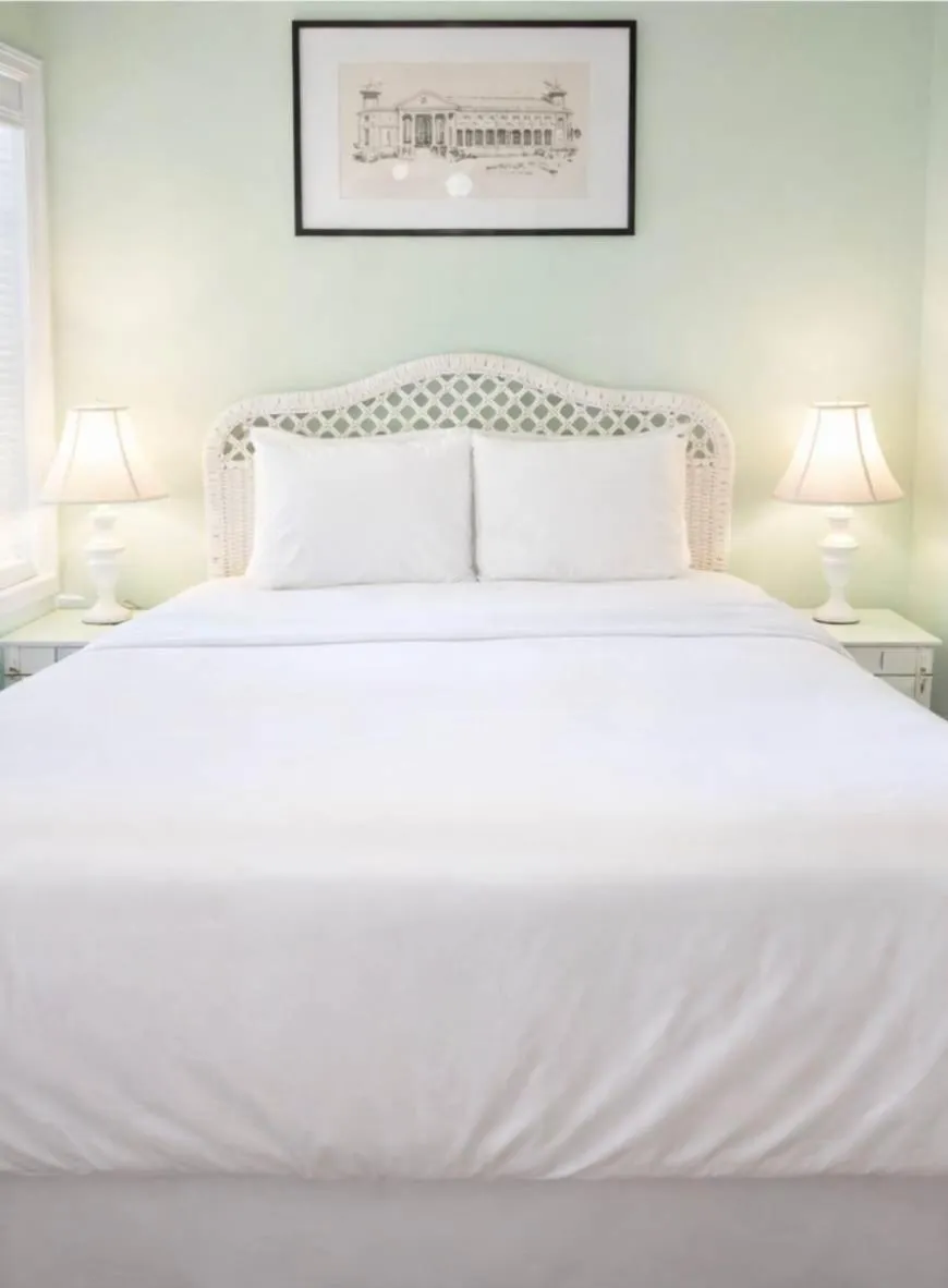 Classic Queen - Curry Mansion with Heated Pool