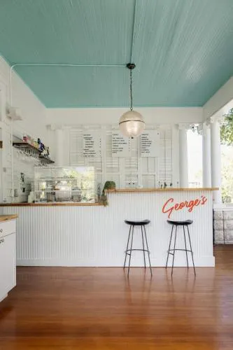 Classic Queen - Curry Mansion with Heated Pool