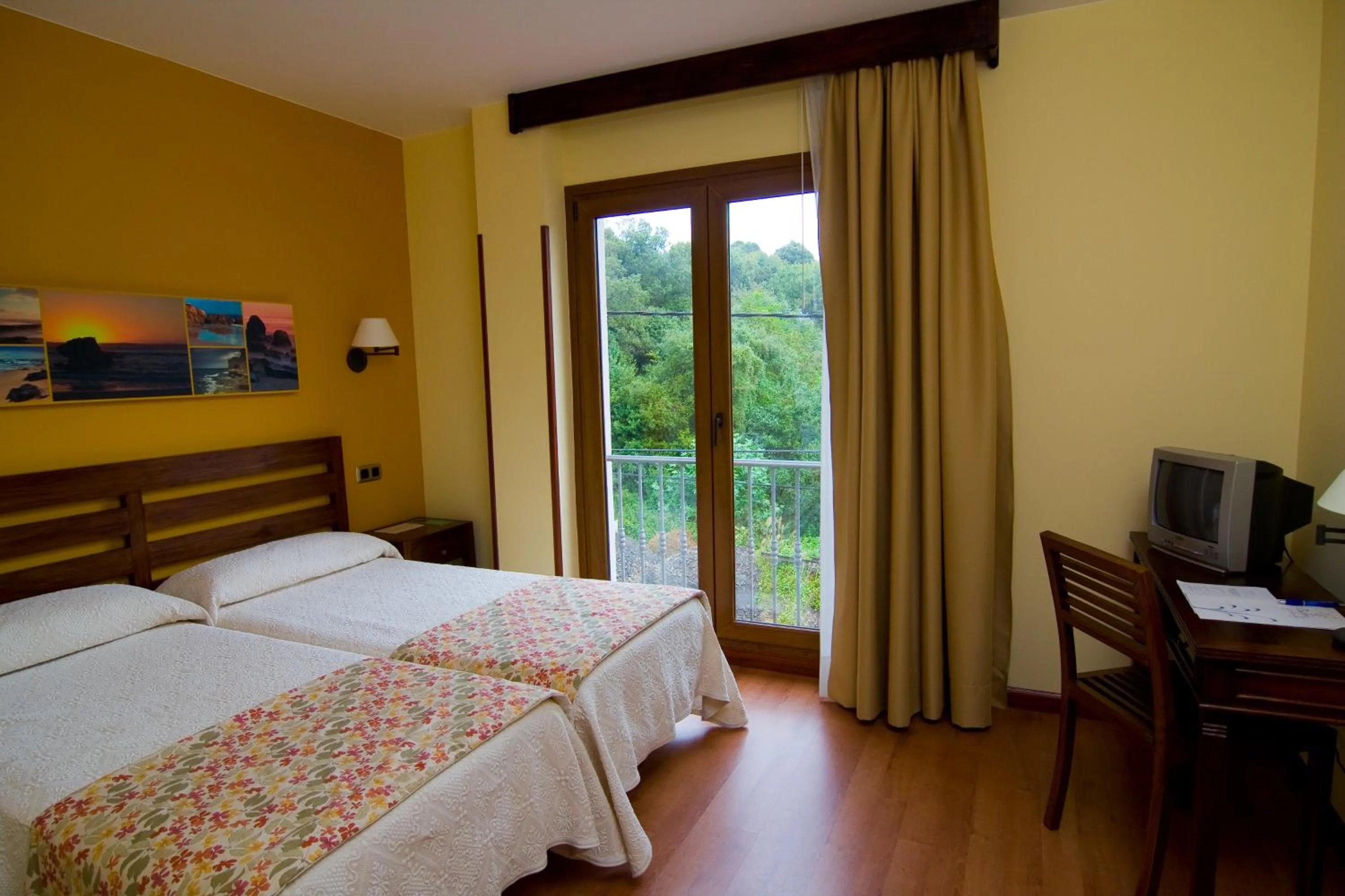 Photo of the whole room, Bed in Hotel Bufon de Arenillas